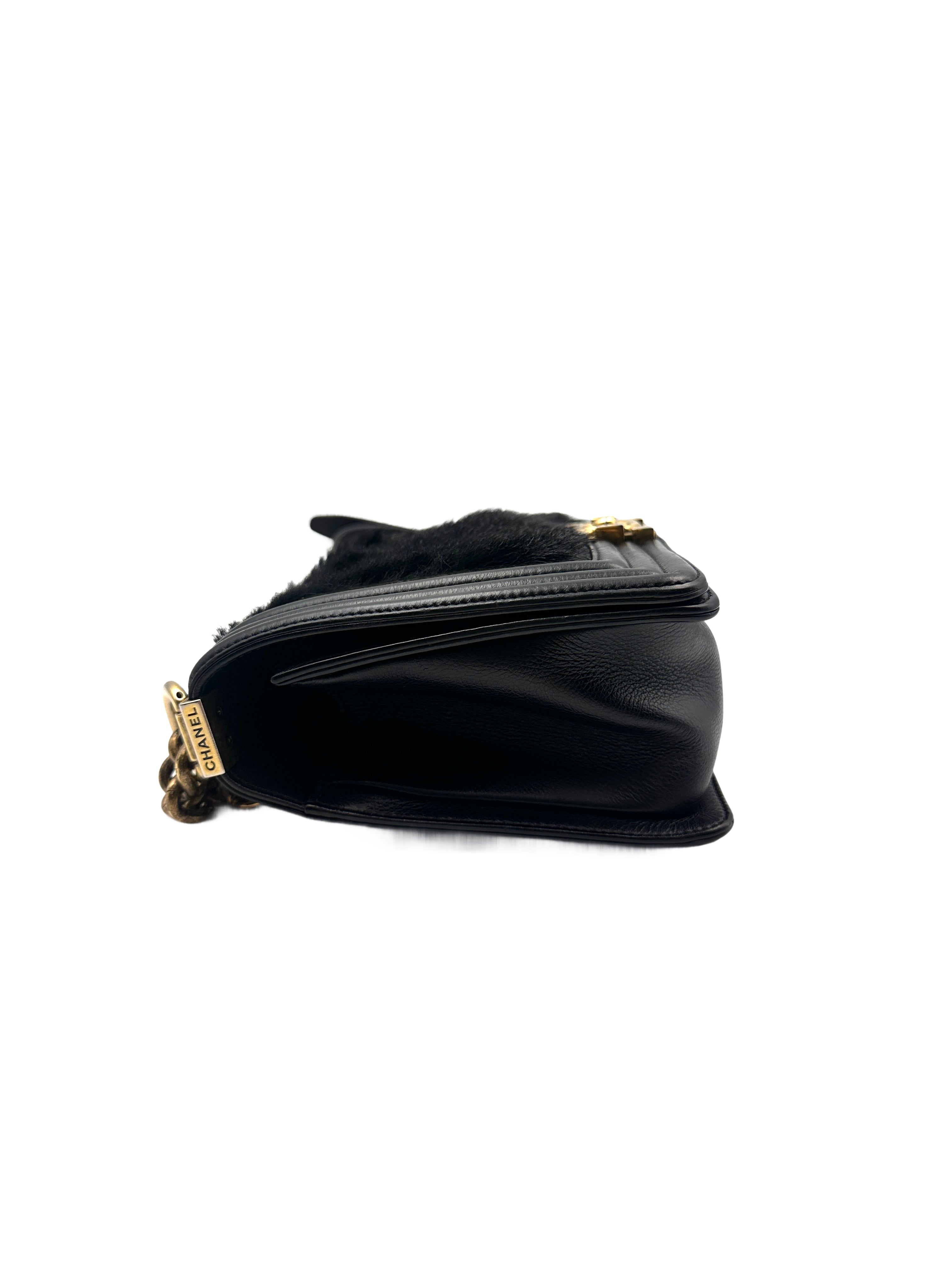 Chanel Rabbit Fur Medium Boy Black (21***60) CC775