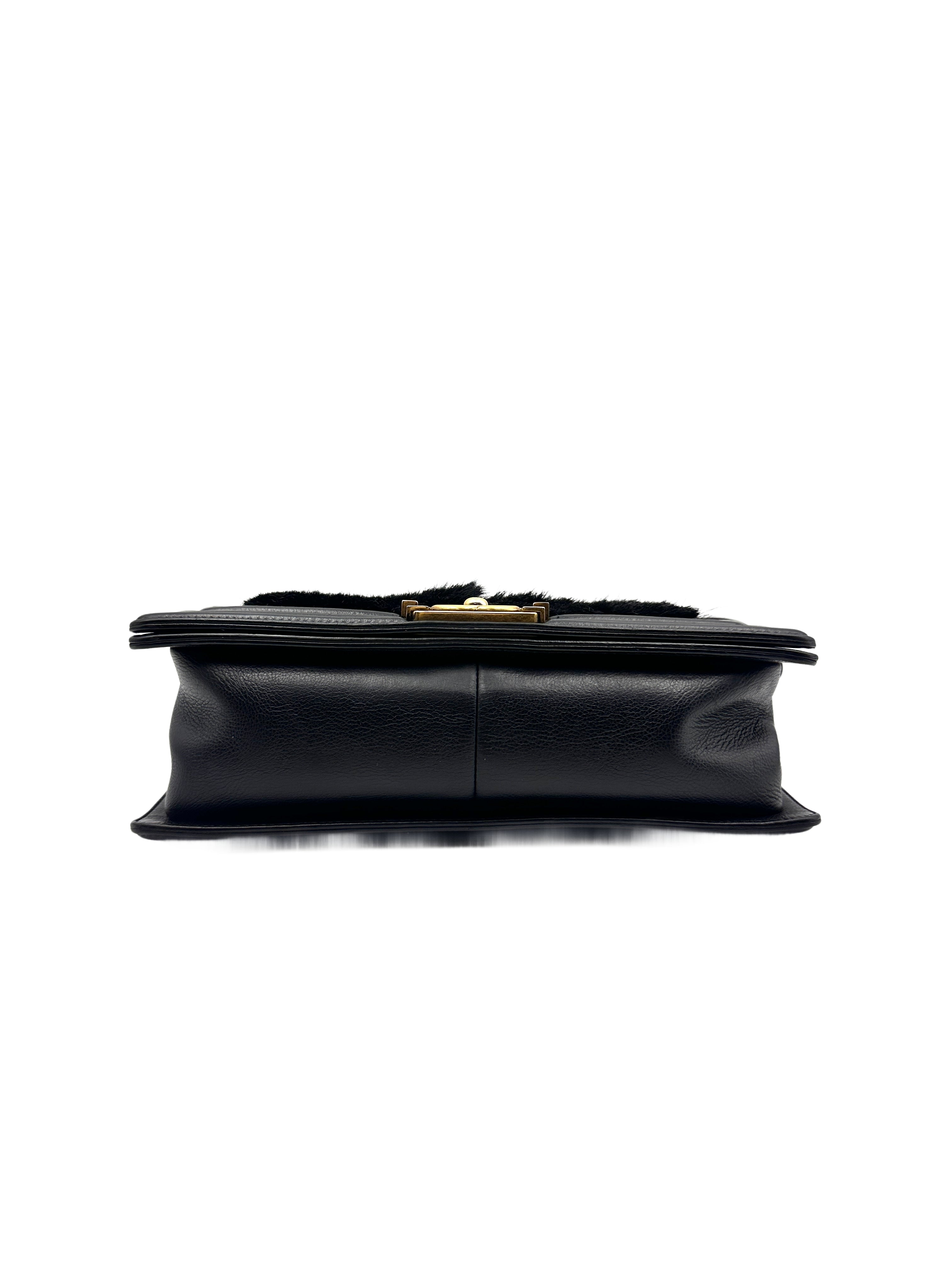 Chanel Rabbit Fur Medium Boy Black (21***60) CC775
