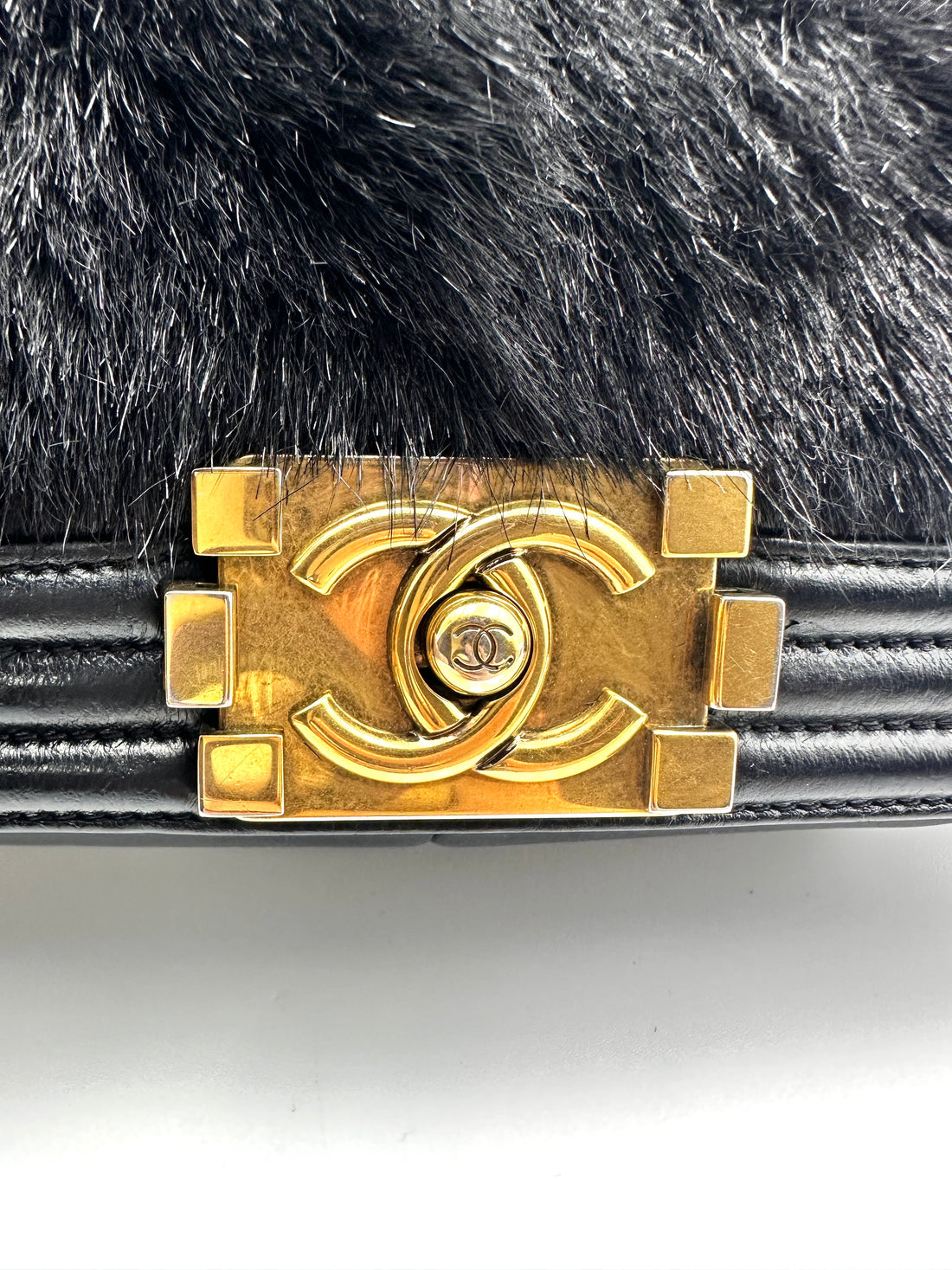 Chanel Rabbit Fur Medium Boy Black (21***60) CC775