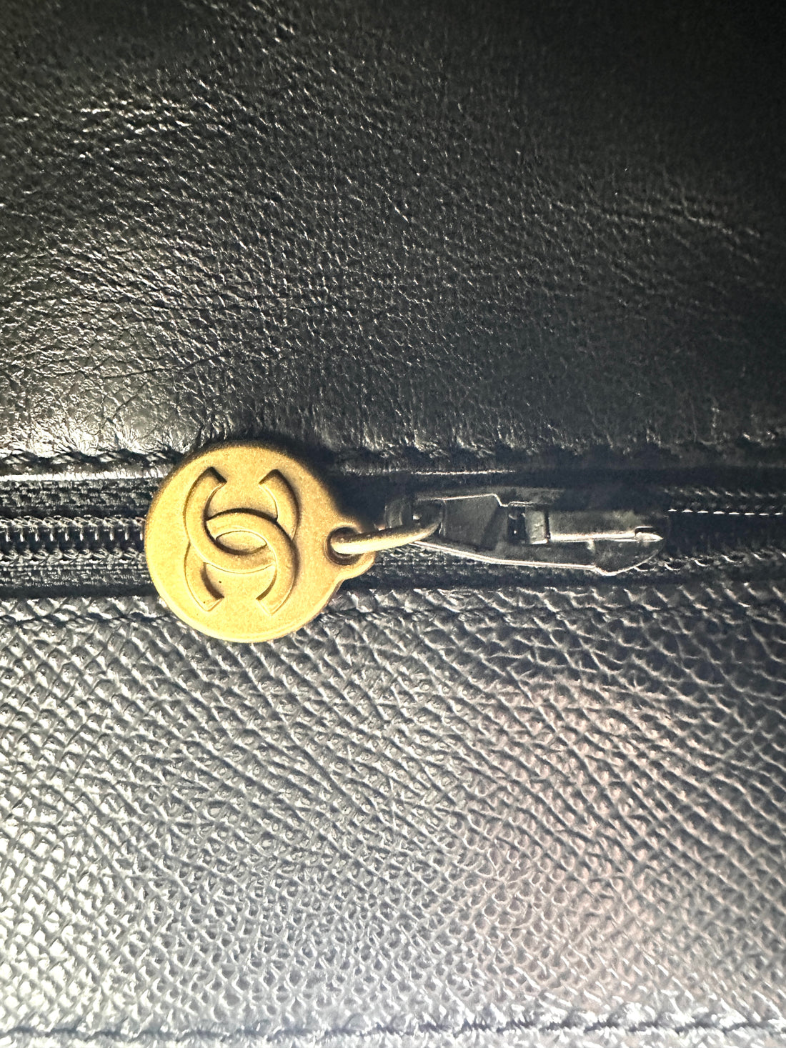Chanel Caviar Logo Tote black (55***18) CC815
