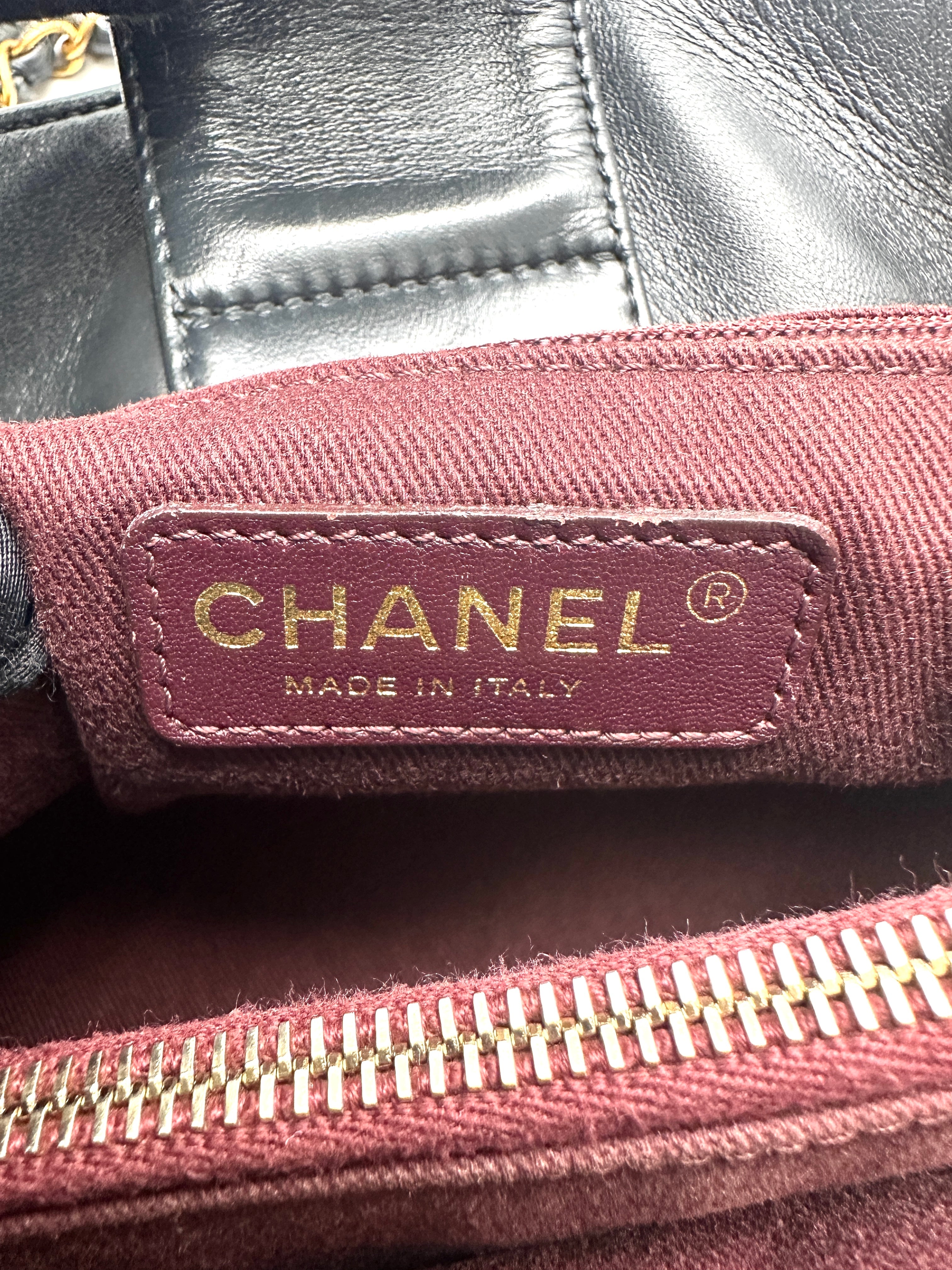 Chanel Quilted Lambskin Pin Tuck Tote bag (20***86) CC883