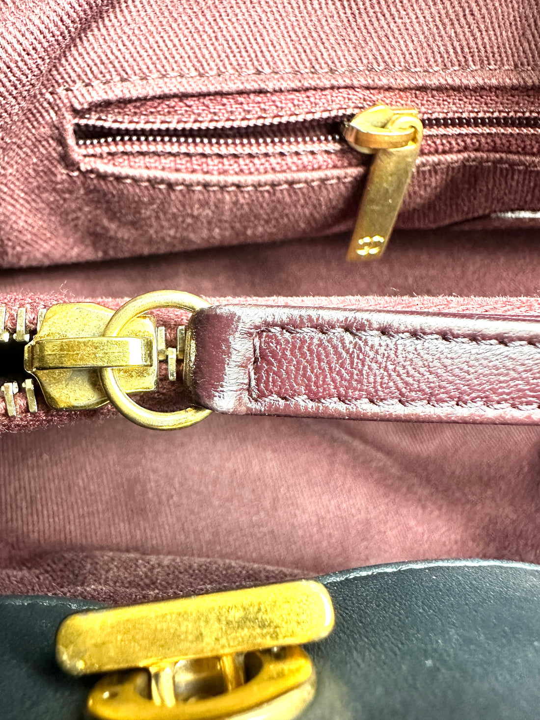Chanel Quilted Lambskin Pin Tuck Tote bag (20***86) CC883