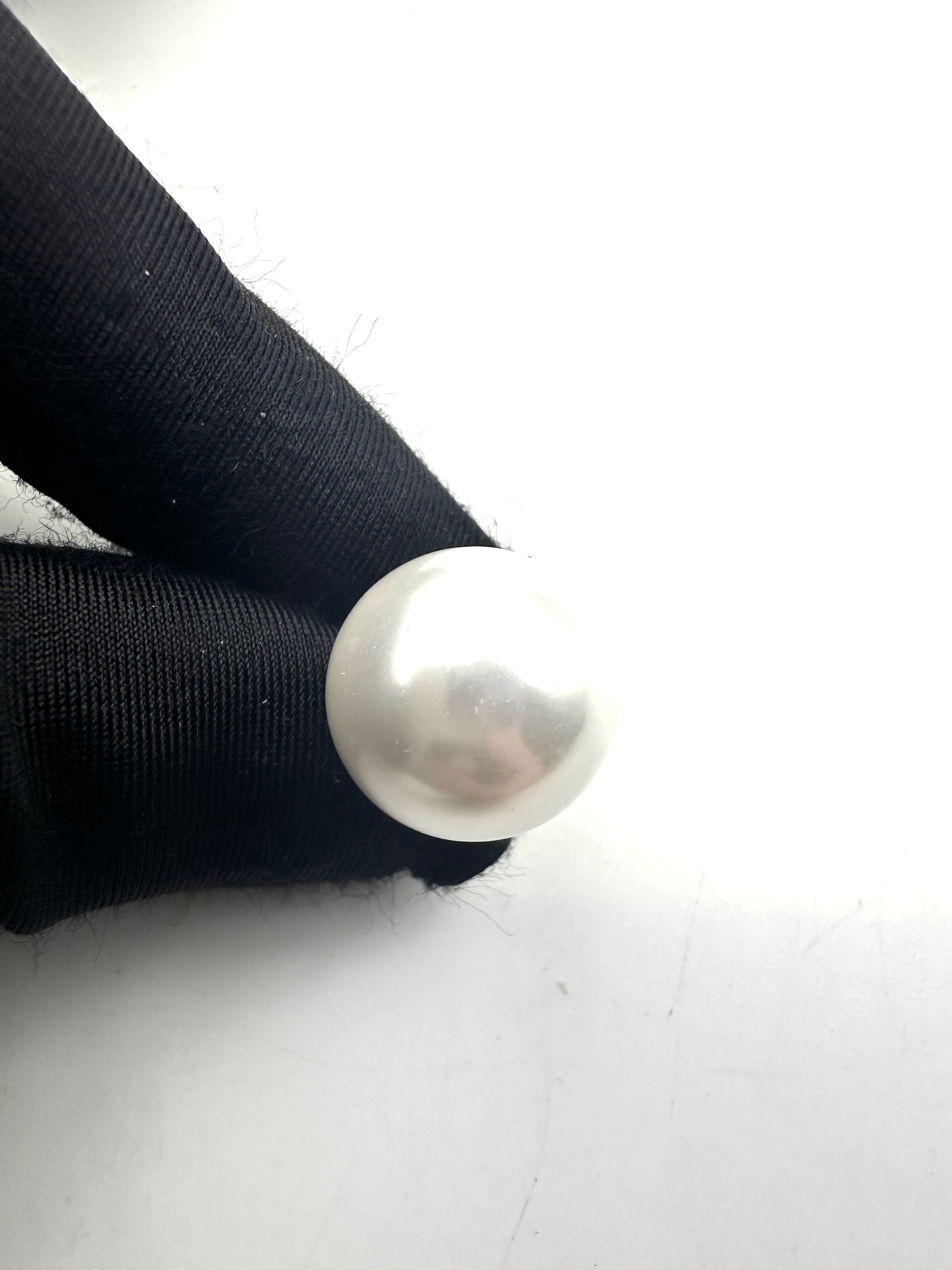 Dior Tribales  Butterfly Earrings withWhite Resin Pearls and Gold-Finished DOJE06