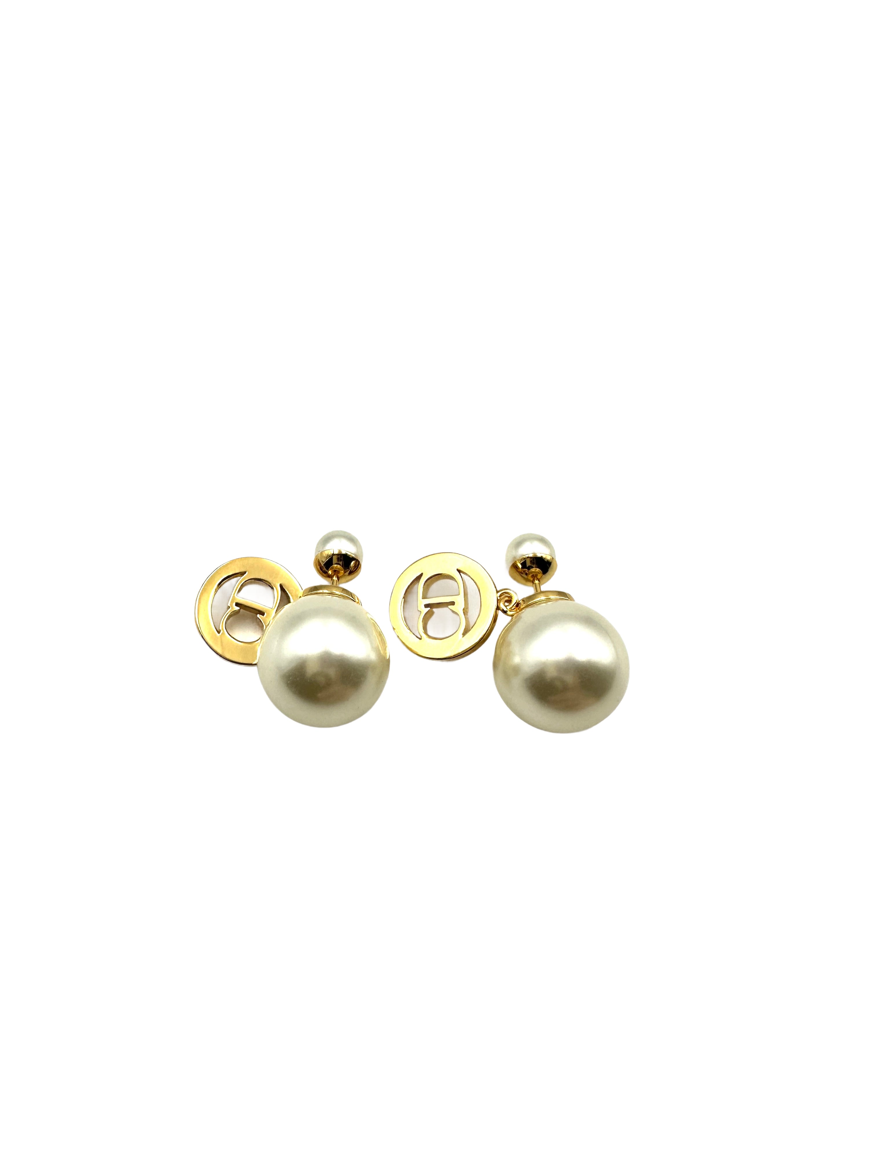 Dior Pearl Earrings with CD Logo DOJE07