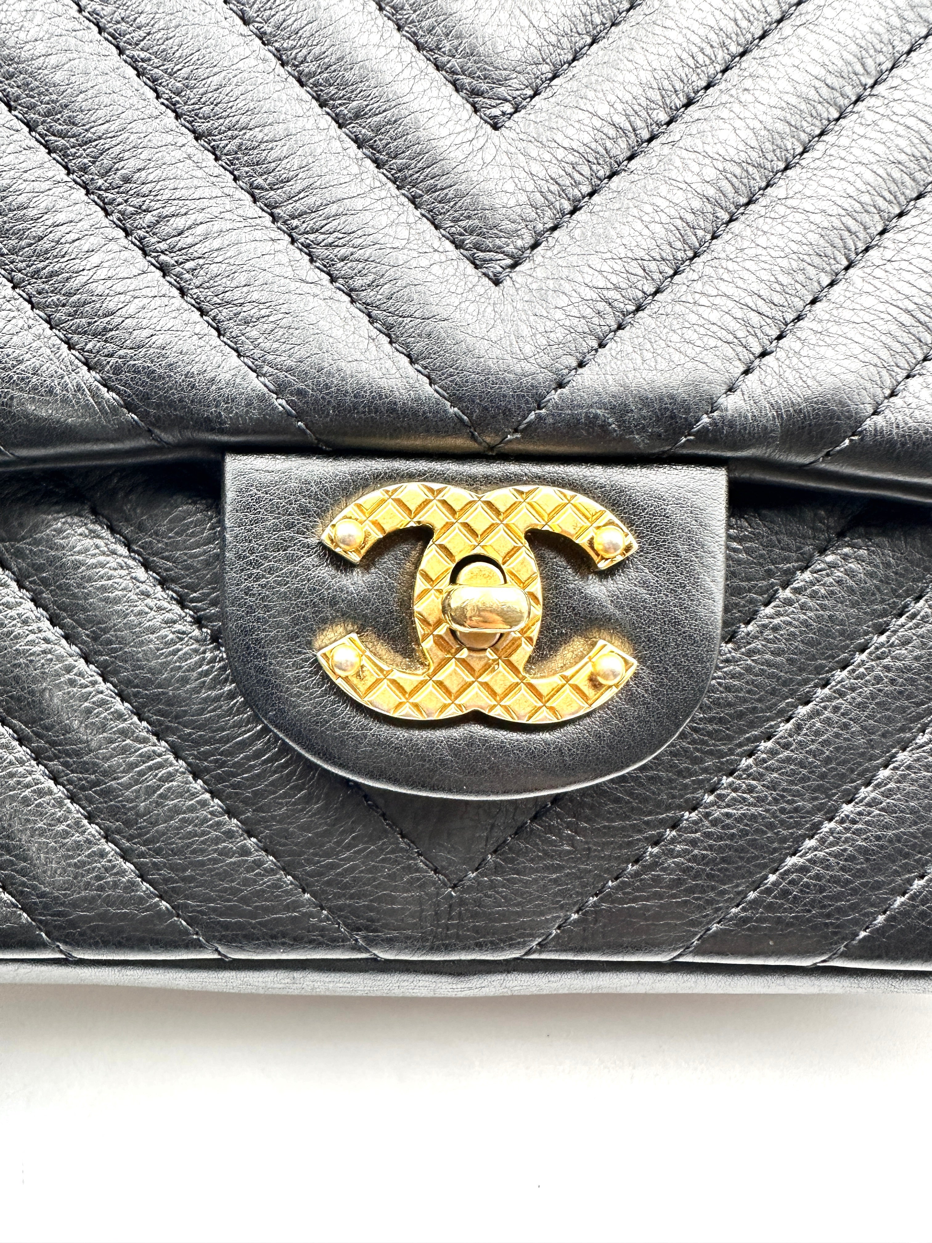 Chanel Classic Flap (CF) Shoulder/Crossbody Bag  Black(25***25) CC908