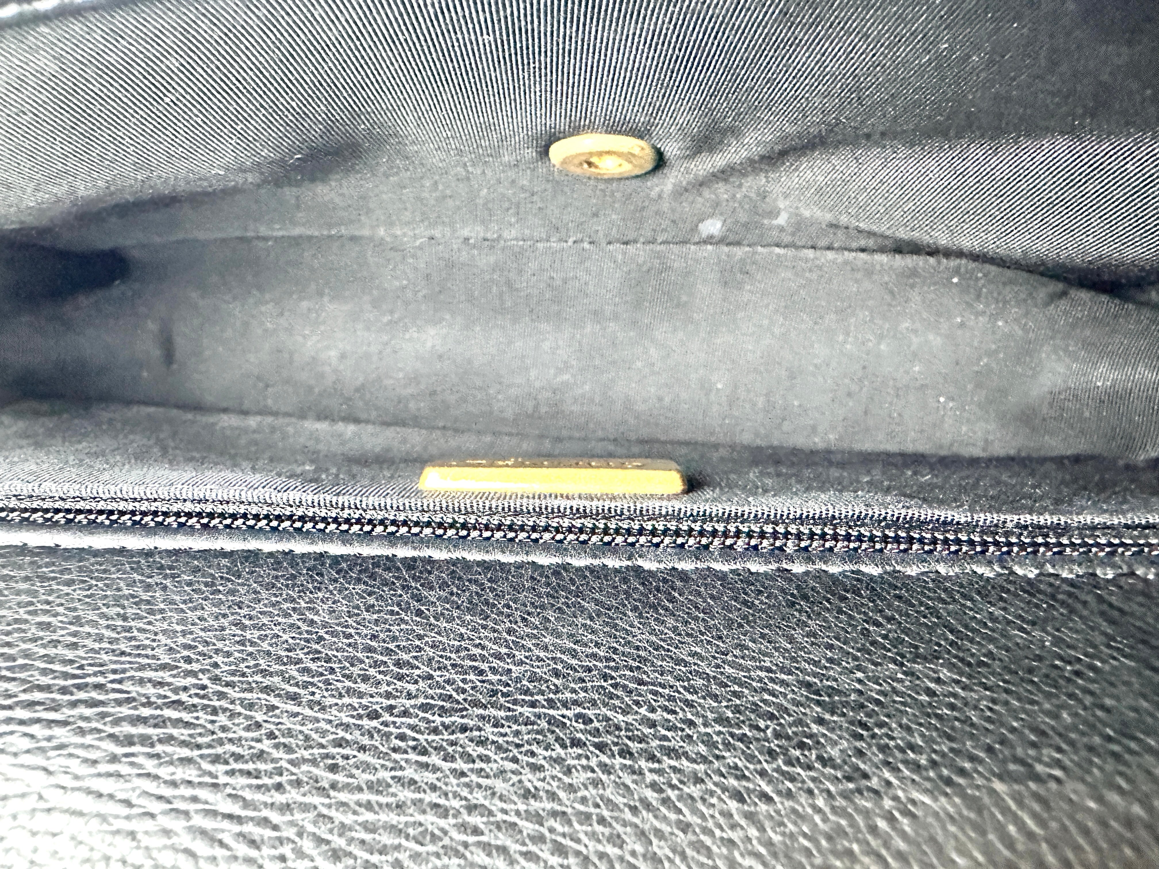 Chanel Classic Flap (CF) Shoulder/Crossbody Bag  Black(25***25) CC908