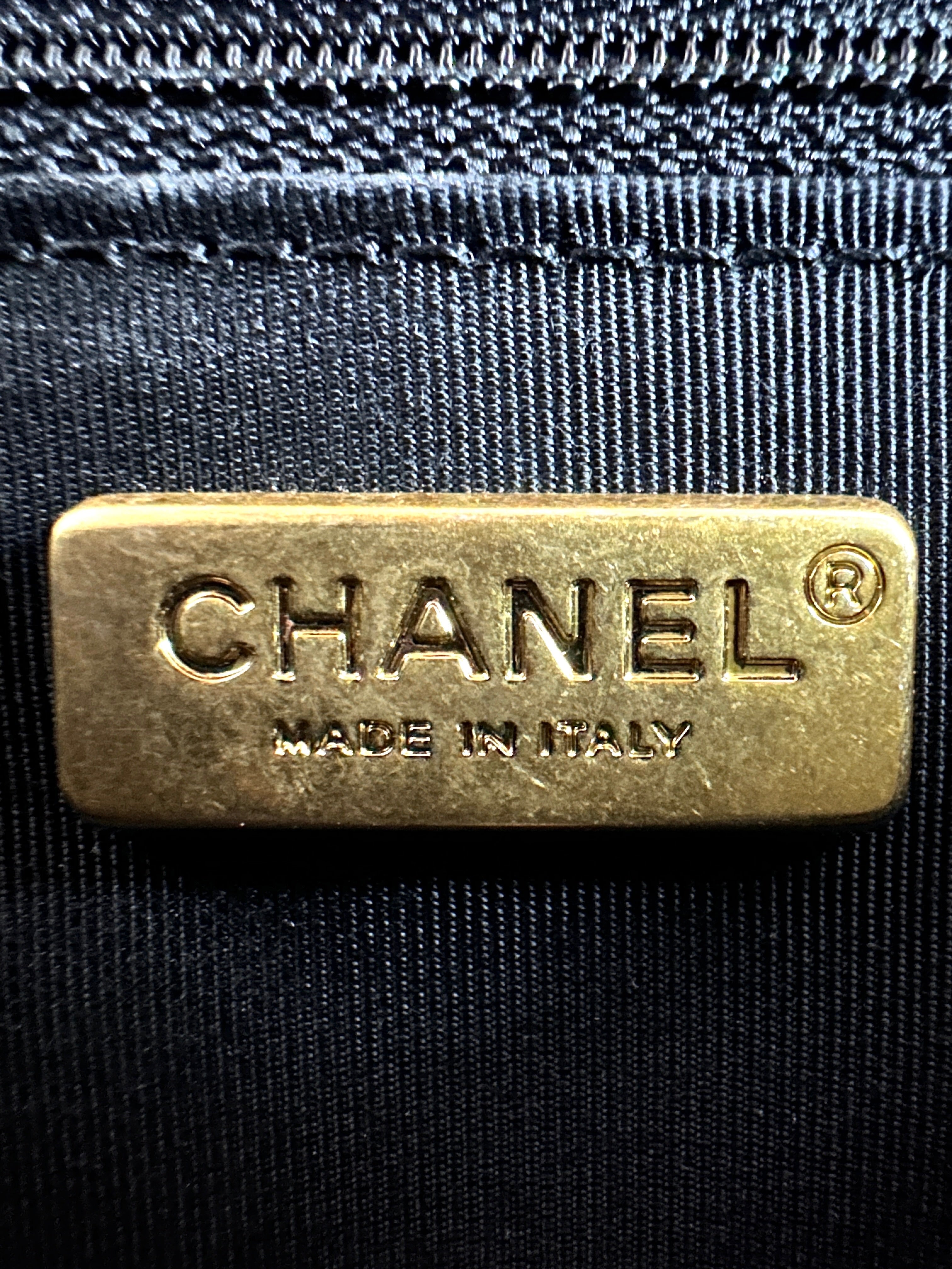 Chanel Classic Flap (CF) Shoulder/Crossbody Bag  Black(25***25) CC908