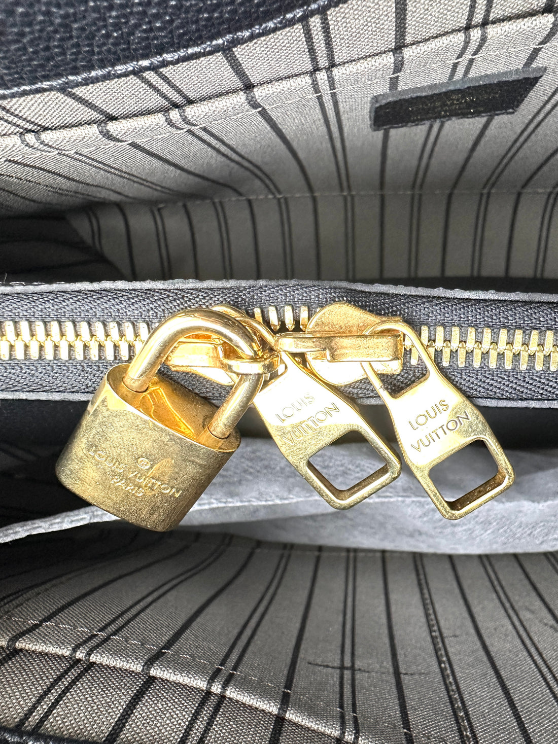 Louis Vuitton Black and Gold Monogram Medium Bag LV1414