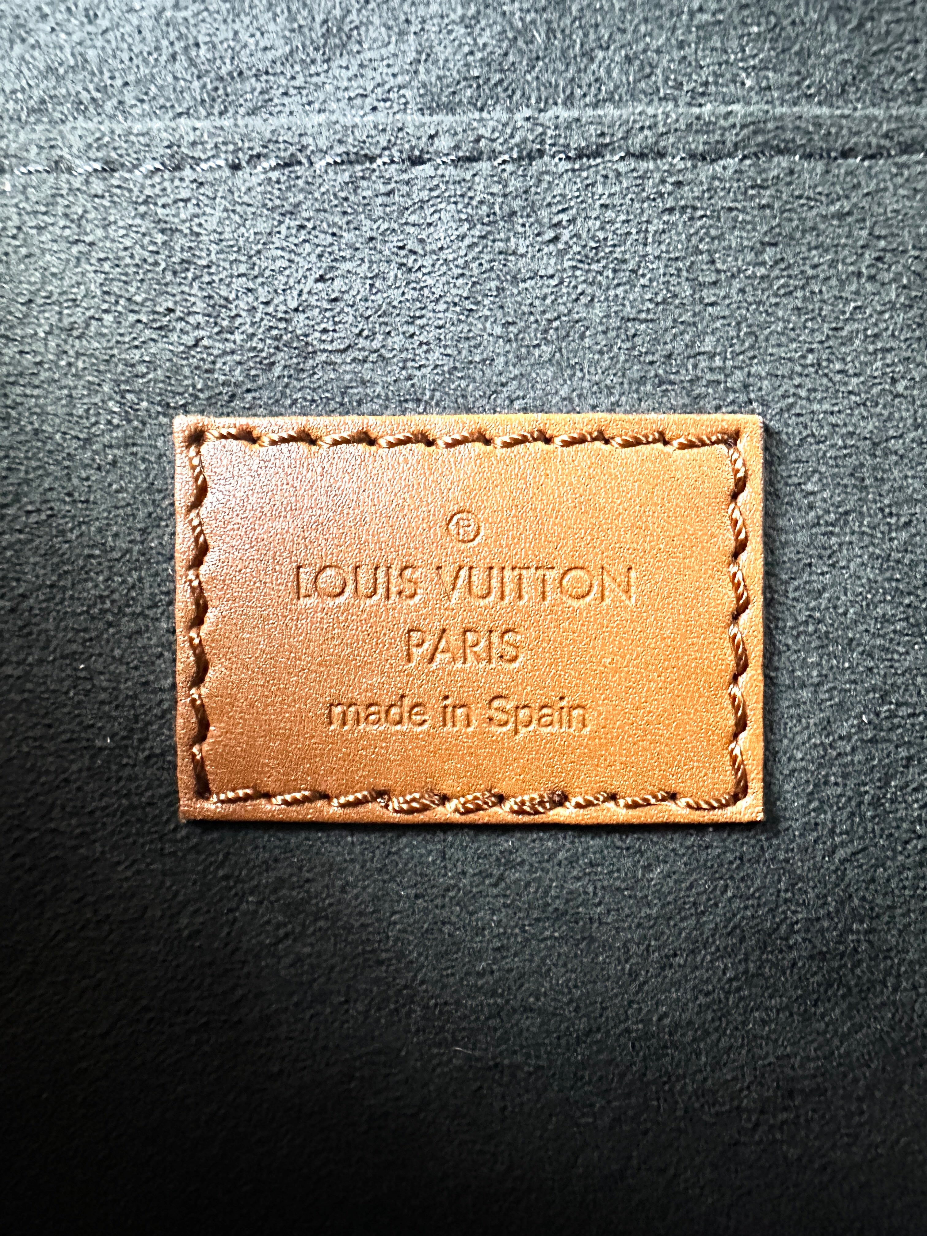 LV Full-Leather Two-Tone Medium Daphne Messenger Bag LV1418