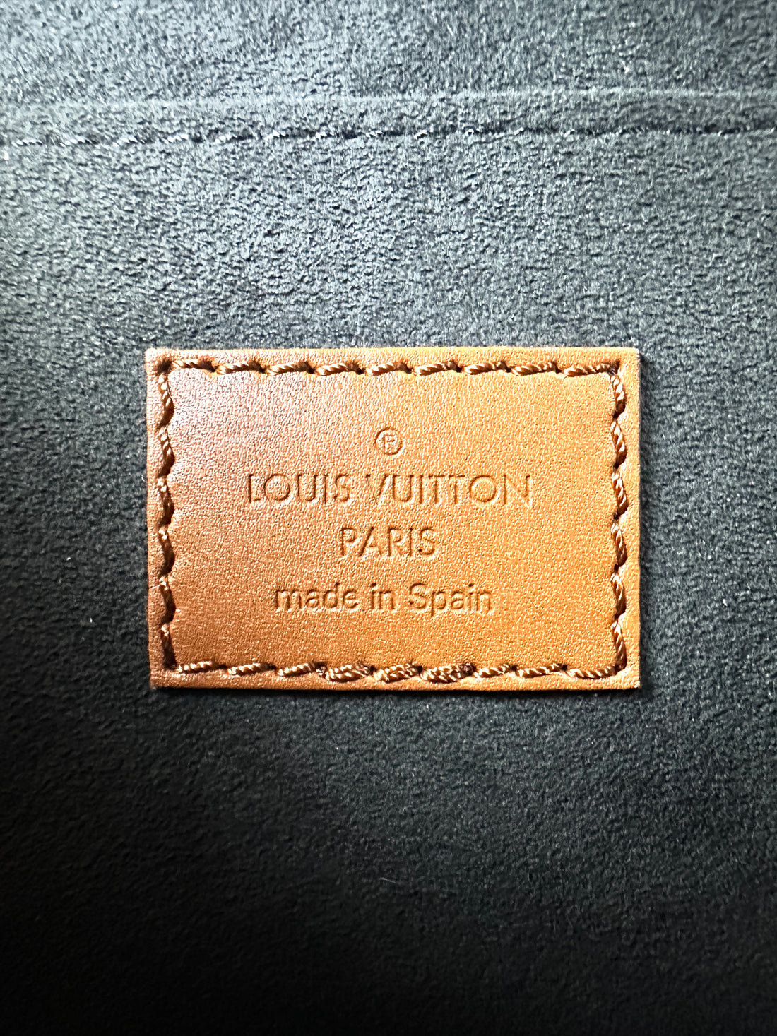 LV Full-Leather Two-Tone Medium Daphne Messenger Bag LV1418