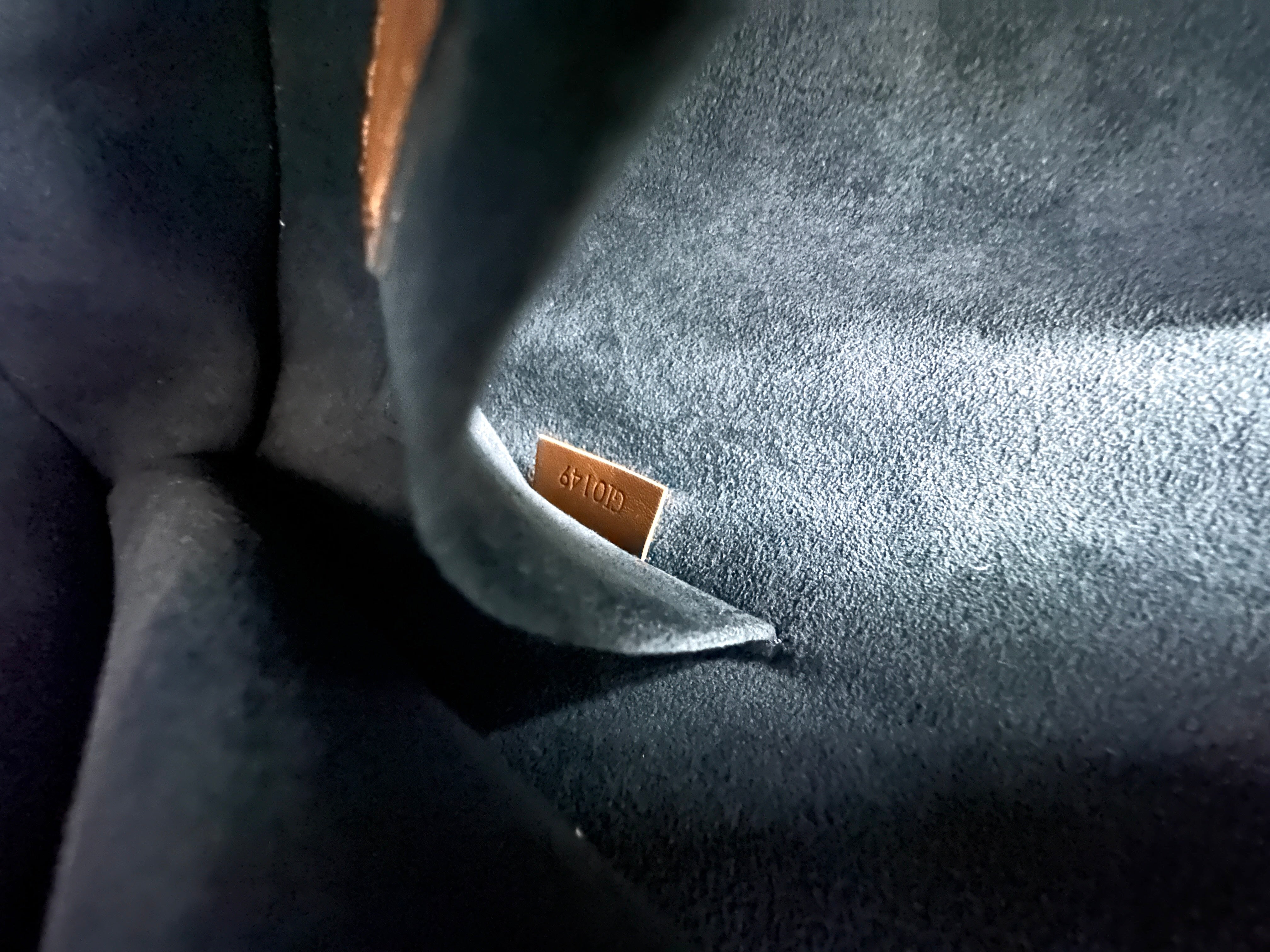 LV Full-Leather Two-Tone Medium Daphne Messenger Bag LV1418