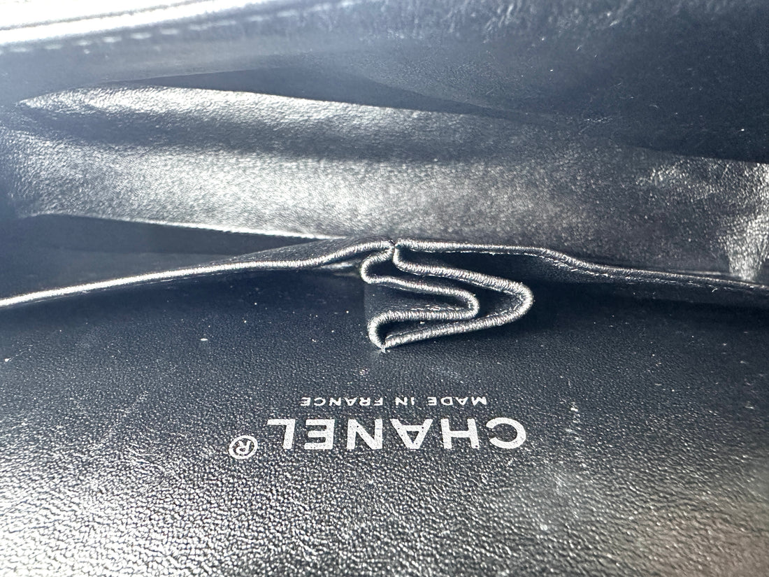 Chanel CF So Black V-Stitch Cowhide Bag (25***17) CC923
