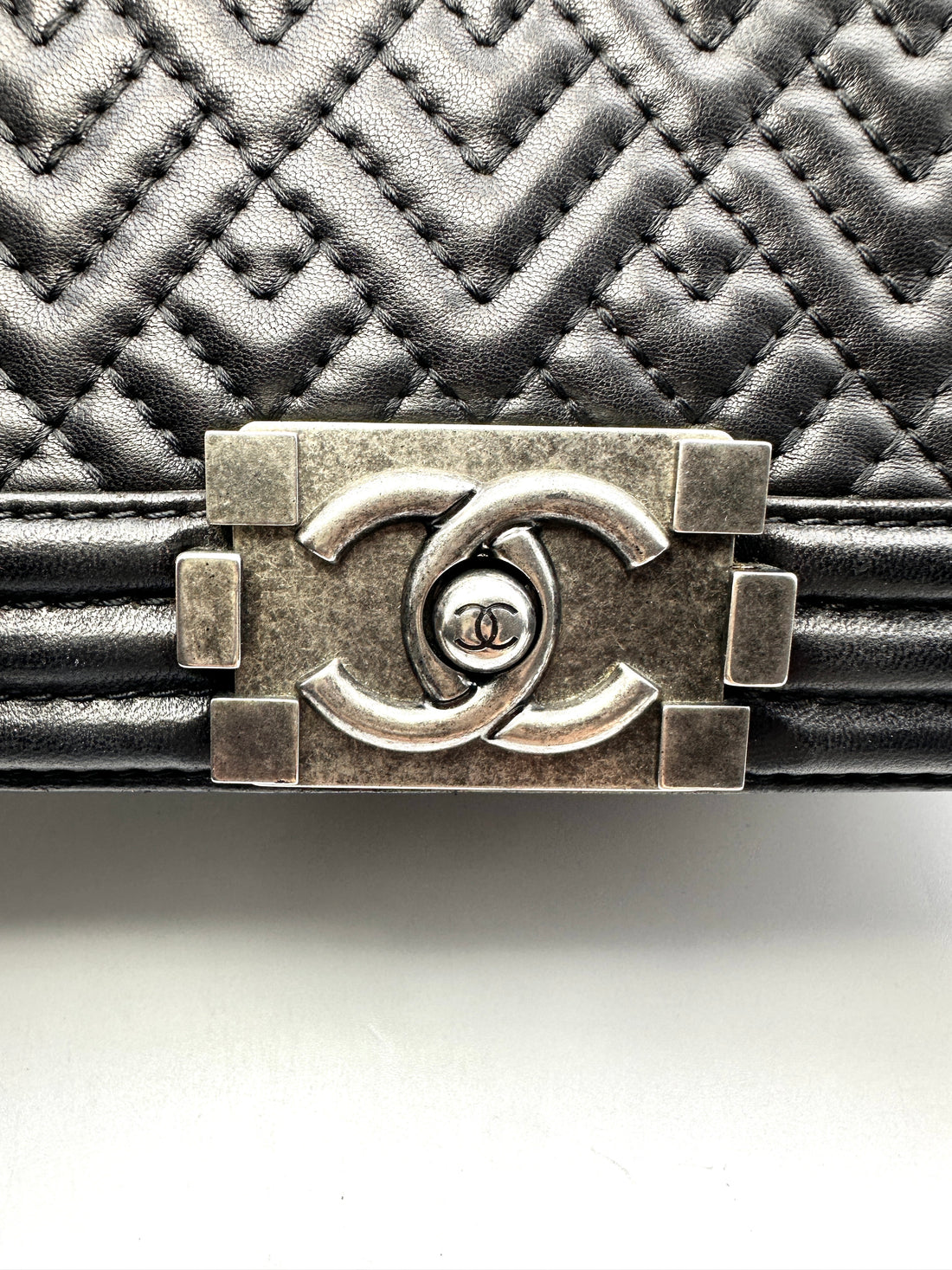 Chanel Limited Edition Small Quilted V-Stitch Black Lambskin LeBoy Bag(21***52) CC1006