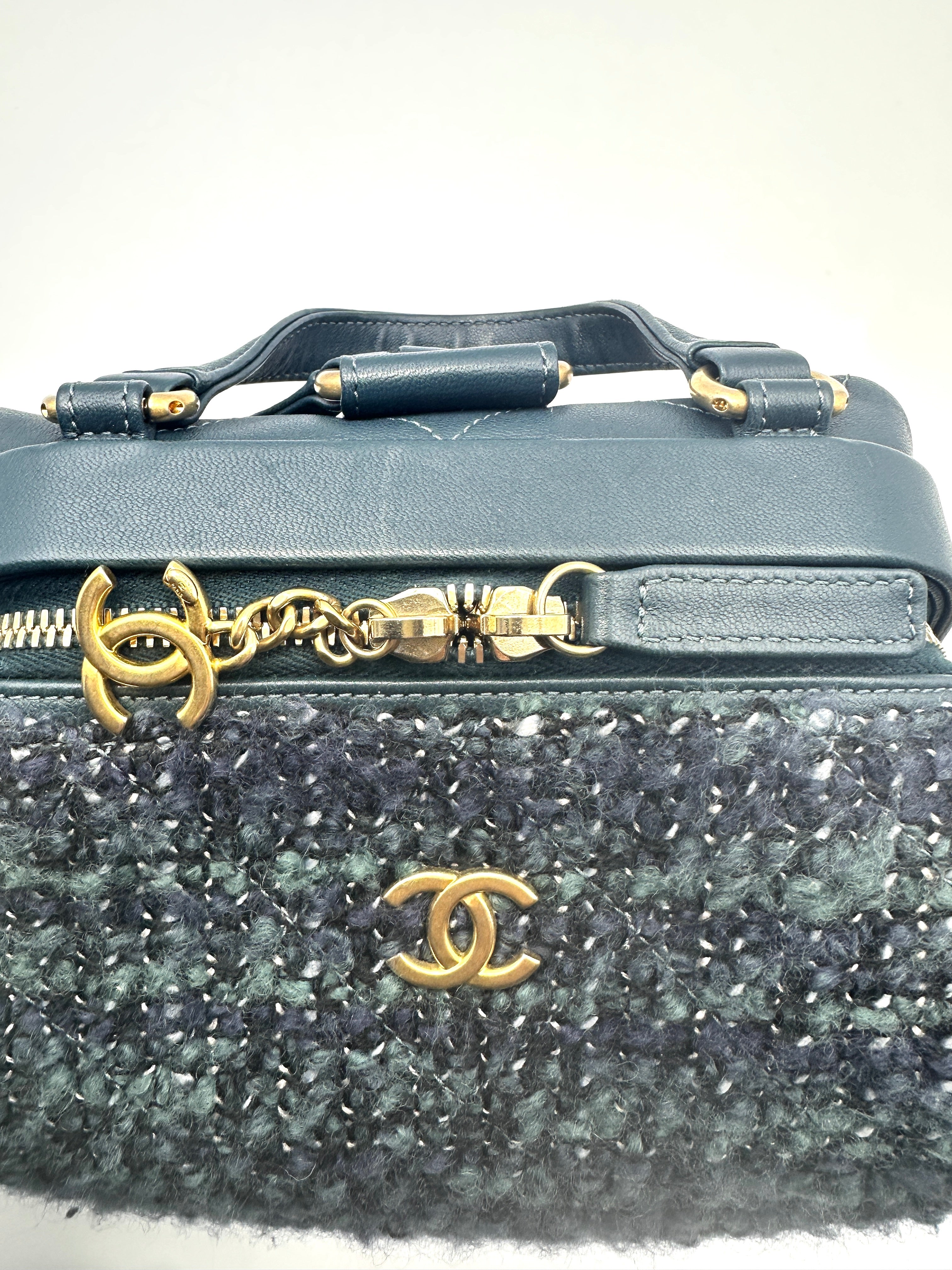 Chanel Tweed and Leather Backpack(26***13) CC1011