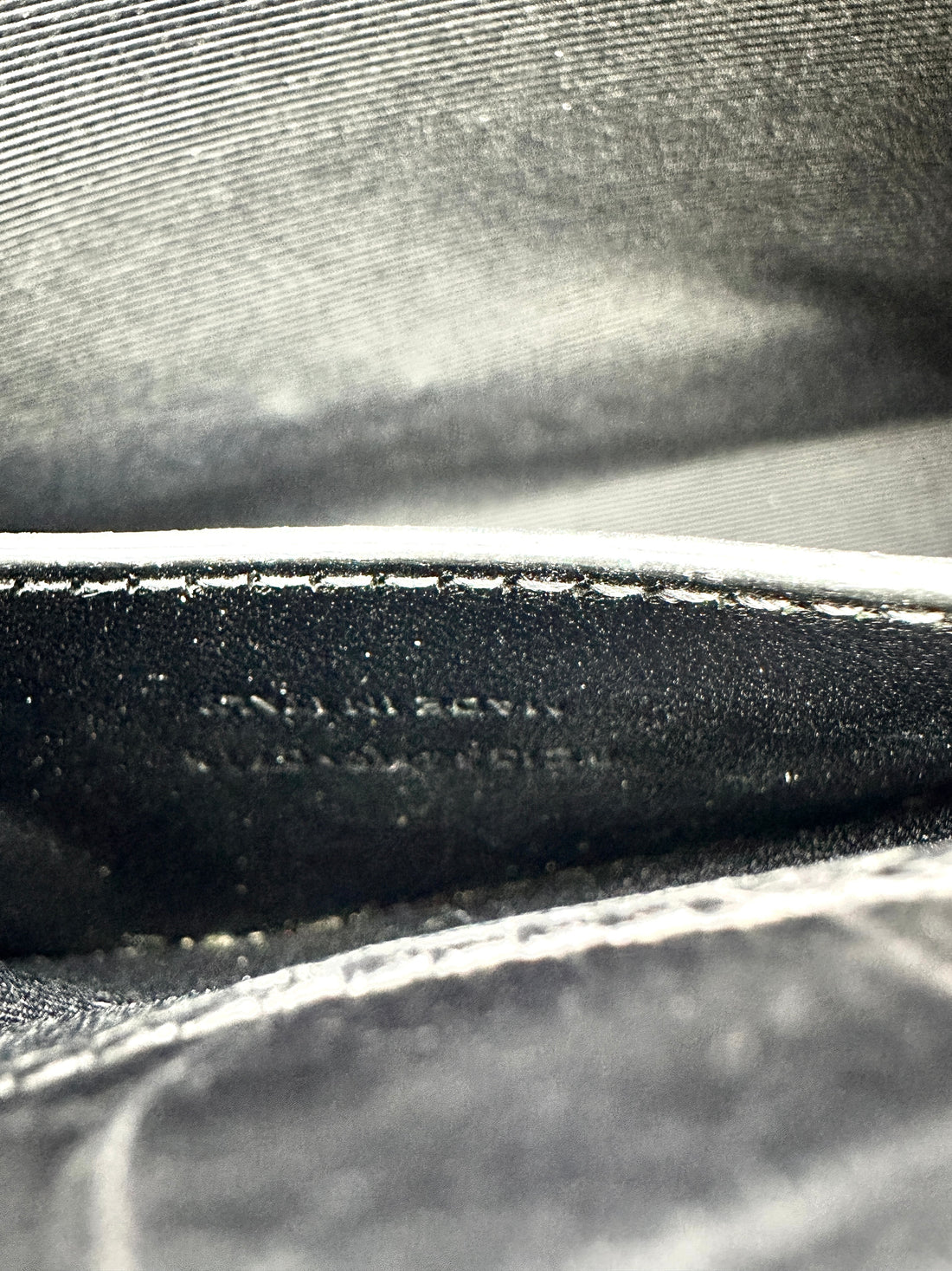 Saint Laurent Calfskin Crocodile Embossed Leather Medium Kate  Tassel Chain Shoulder Bag G009