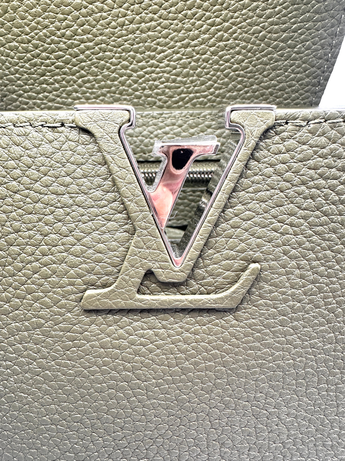 Louis Vuitton  Capucines Taurillon Olive Green MM Bag G016