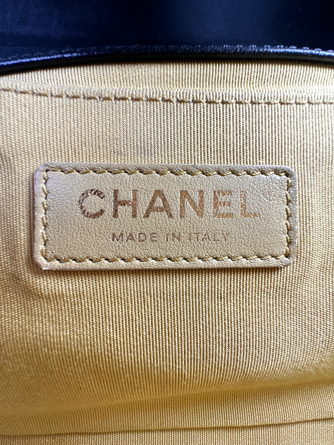 Chanel Boy Studded Handle Medium Black Flap Bag(24***17) G018
