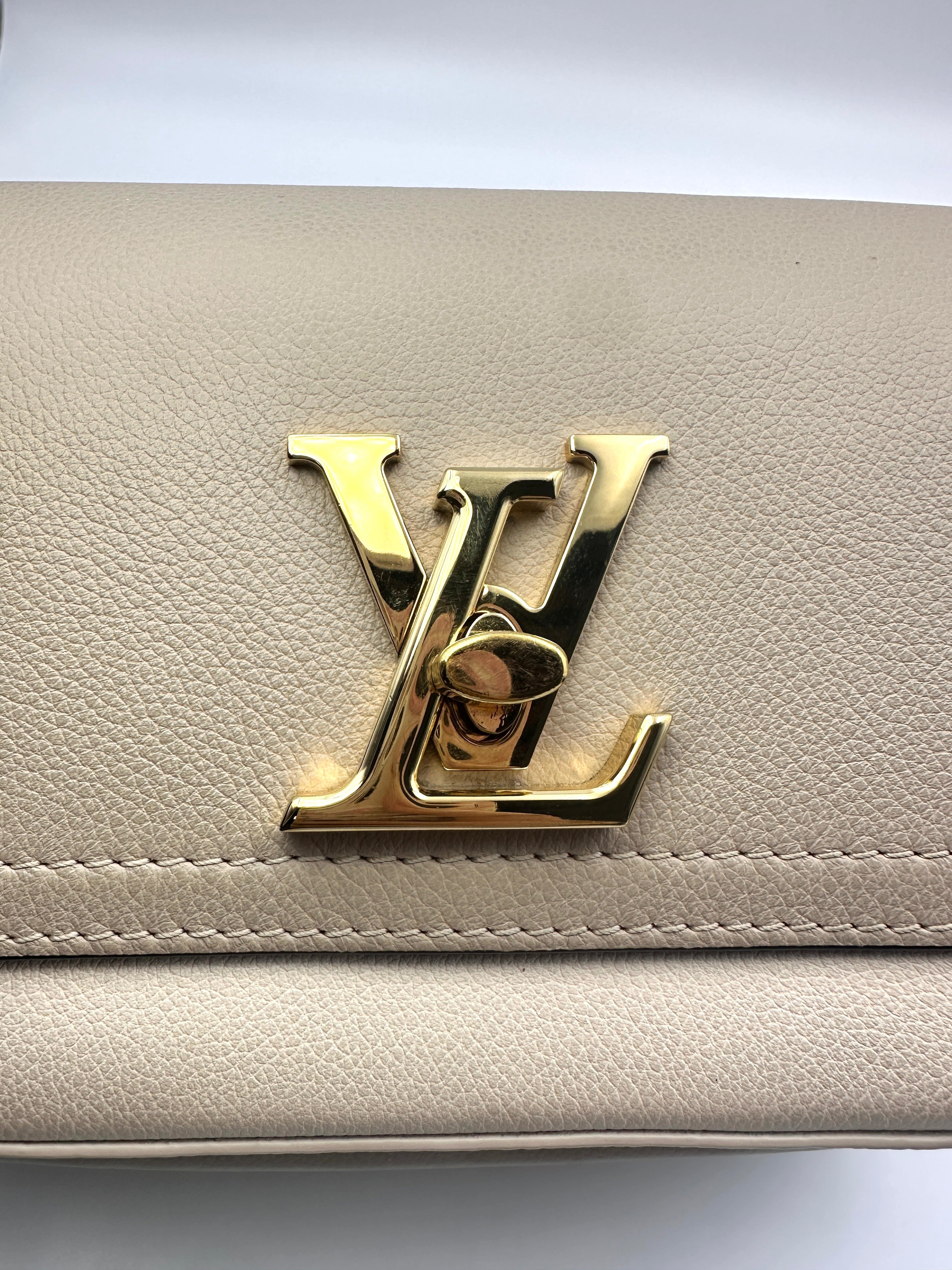 Louis Vuitton Lockme Tender Grained Calf Leather Greige Chain Shoulder Handbag LV1554