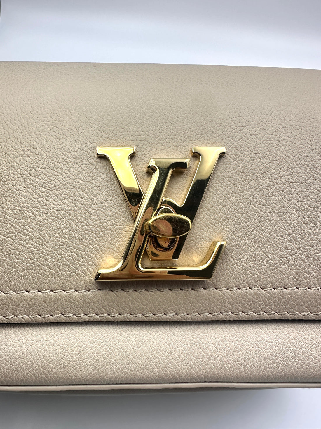 Louis Vuitton Lockme Tender Grained Calf Leather Greige Chain Shoulder Handbag LV1554