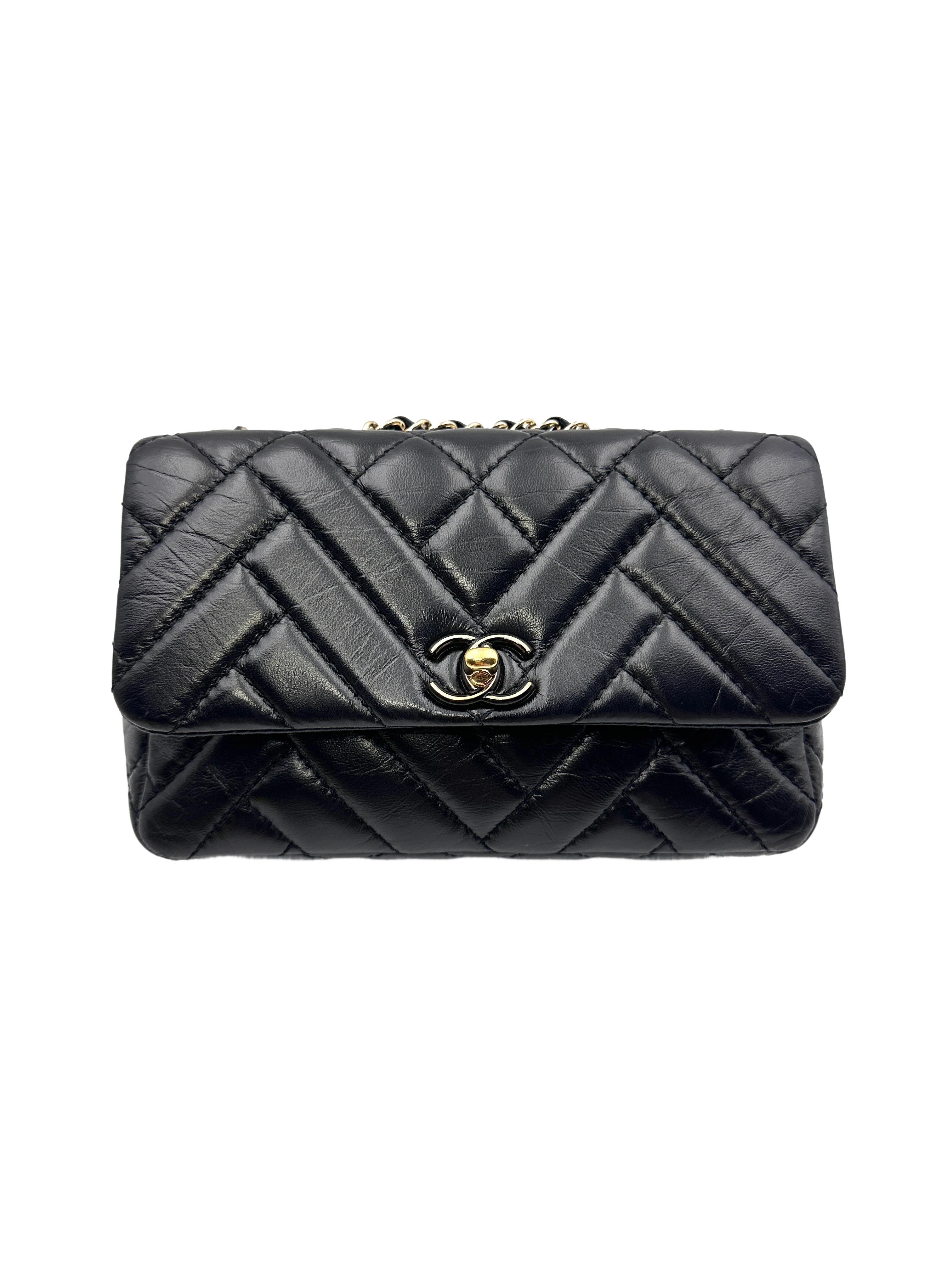Chanel Black Lambskin Flap Bag (28***40) CC1084