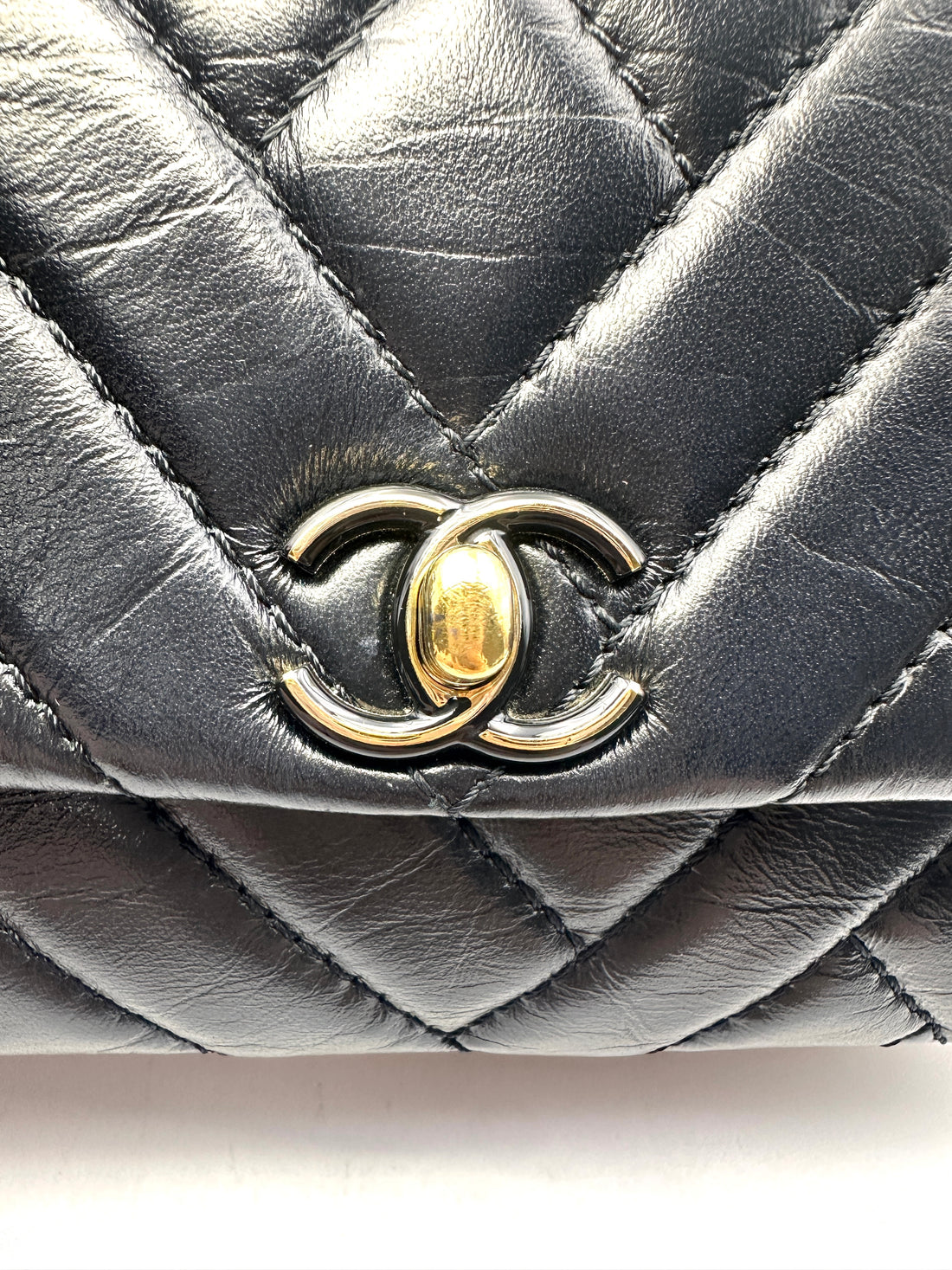 Chanel Black Lambskin Flap Bag (28***40) CC1084