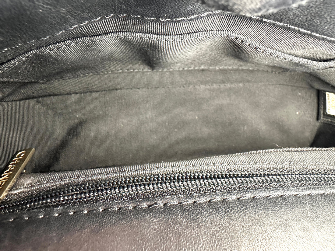 Chanel Black Lambskin Flap Bag (28***40) CC1084