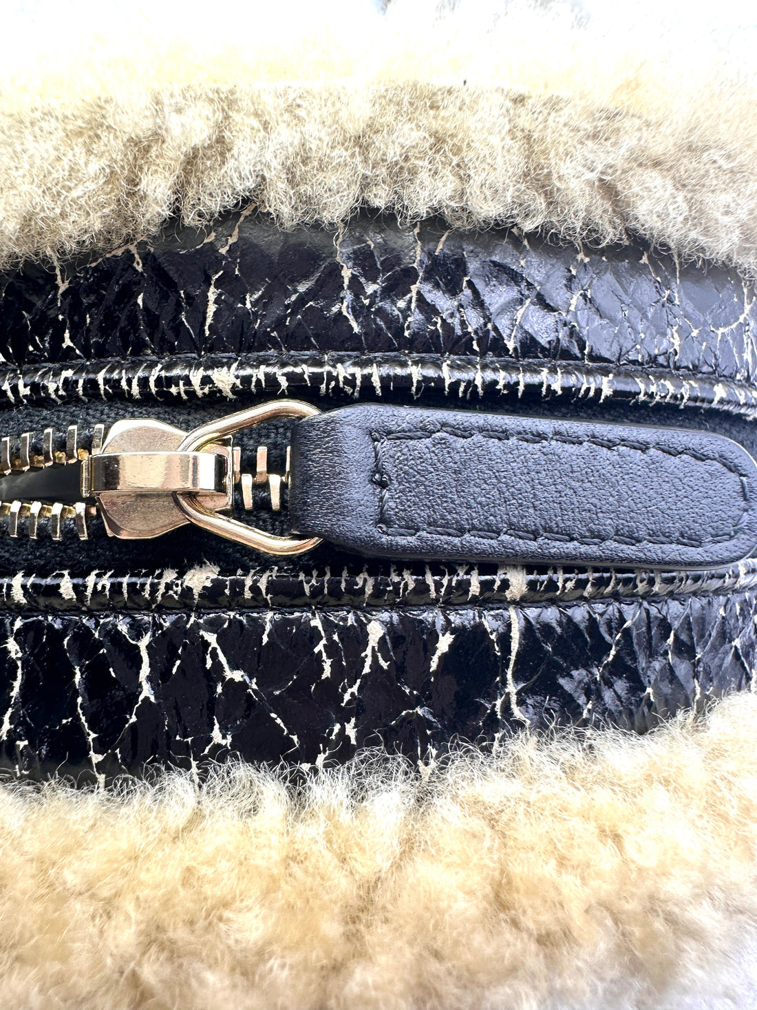 Chanel Black Shiny Crumpled Sheepskin Shearling Round Cluch Bag with Chain(28***44) CC1085