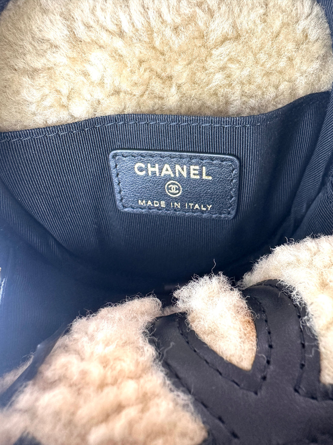 Chanel Black Shiny Crumpled Sheepskin Shearling Round Cluch Bag with Chain(28***44) CC1085