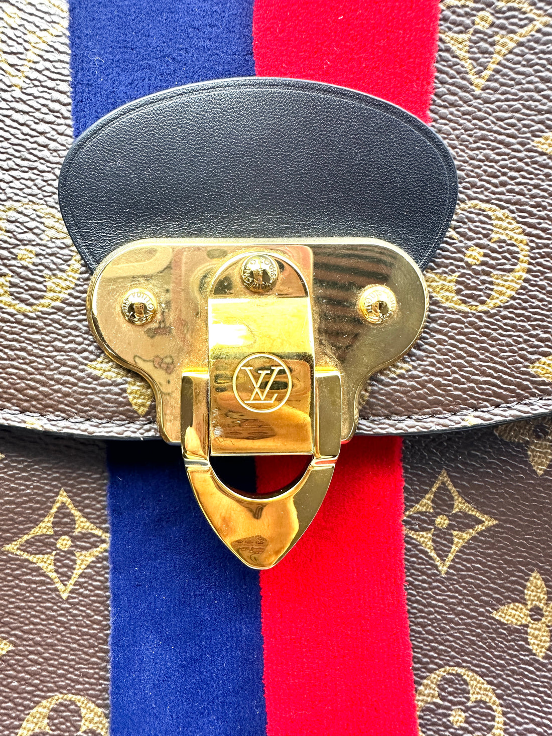 Louis Vuitton Georges MM Monogram Canvas Handbag LV1568