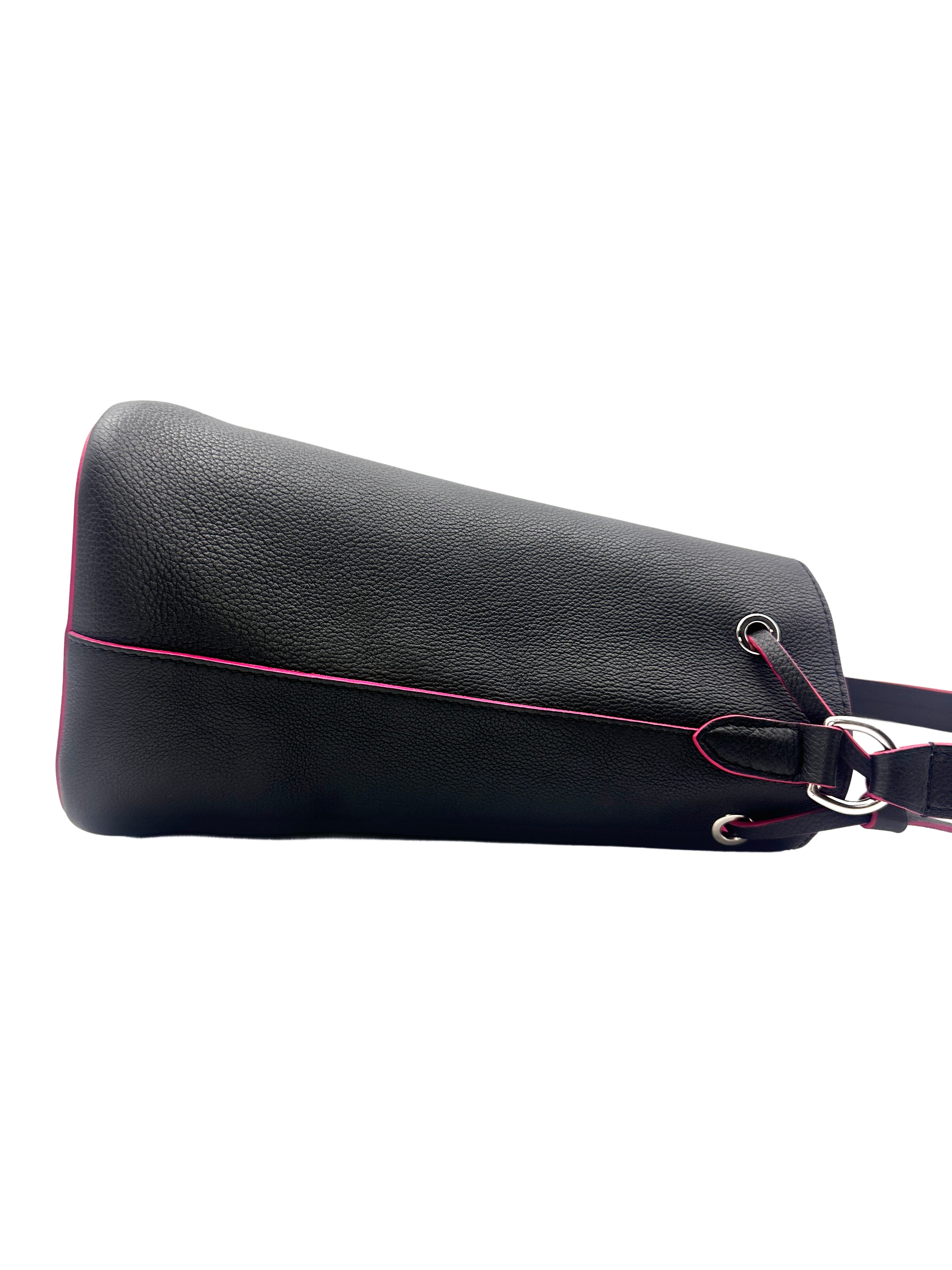 Louis Vuitton Black Taurillon Lockme Bucket Bag LV1672
