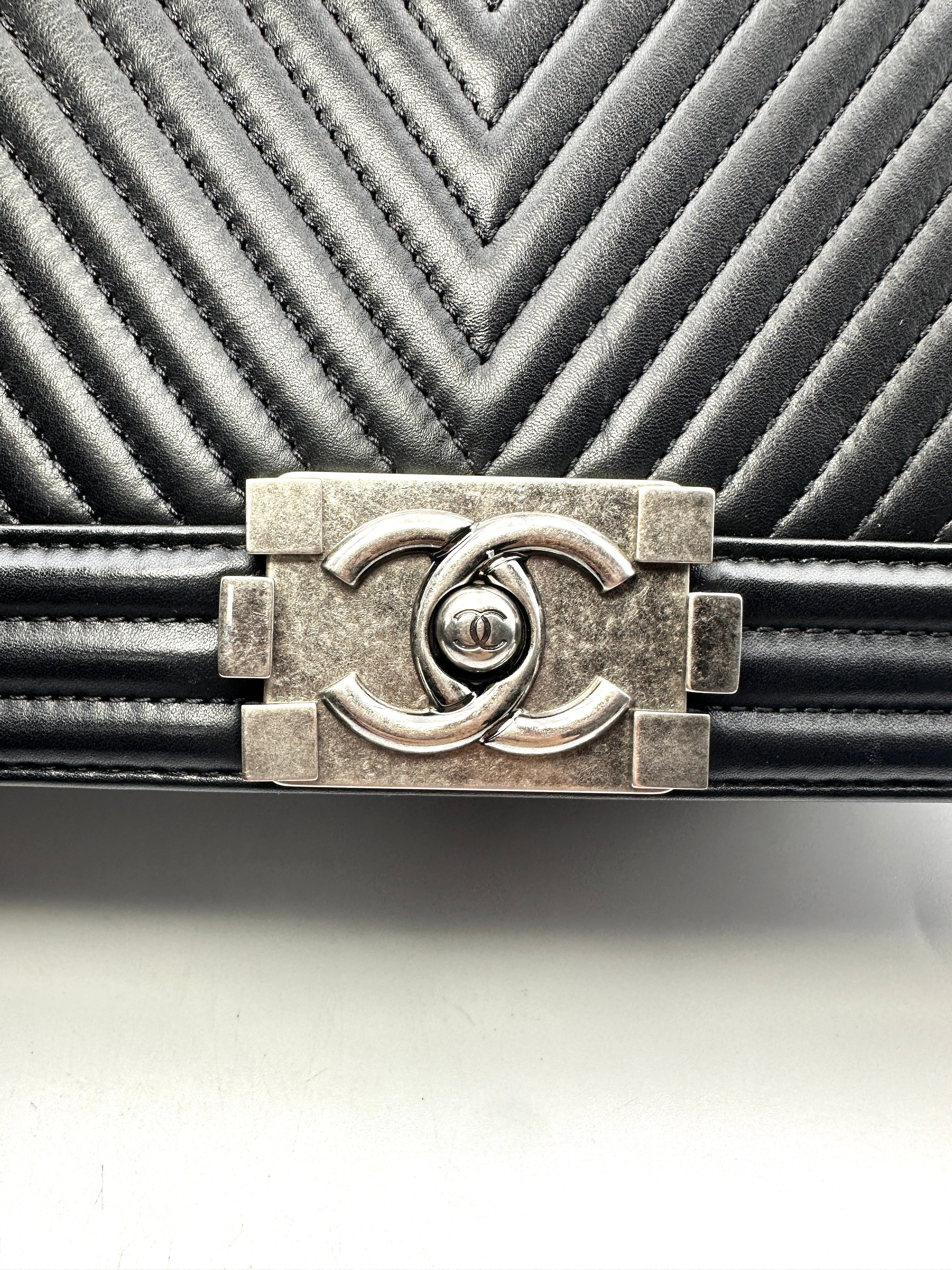 Chanel Black Chevron Leather  Chain Shoulder Bag(19***20) CC1131