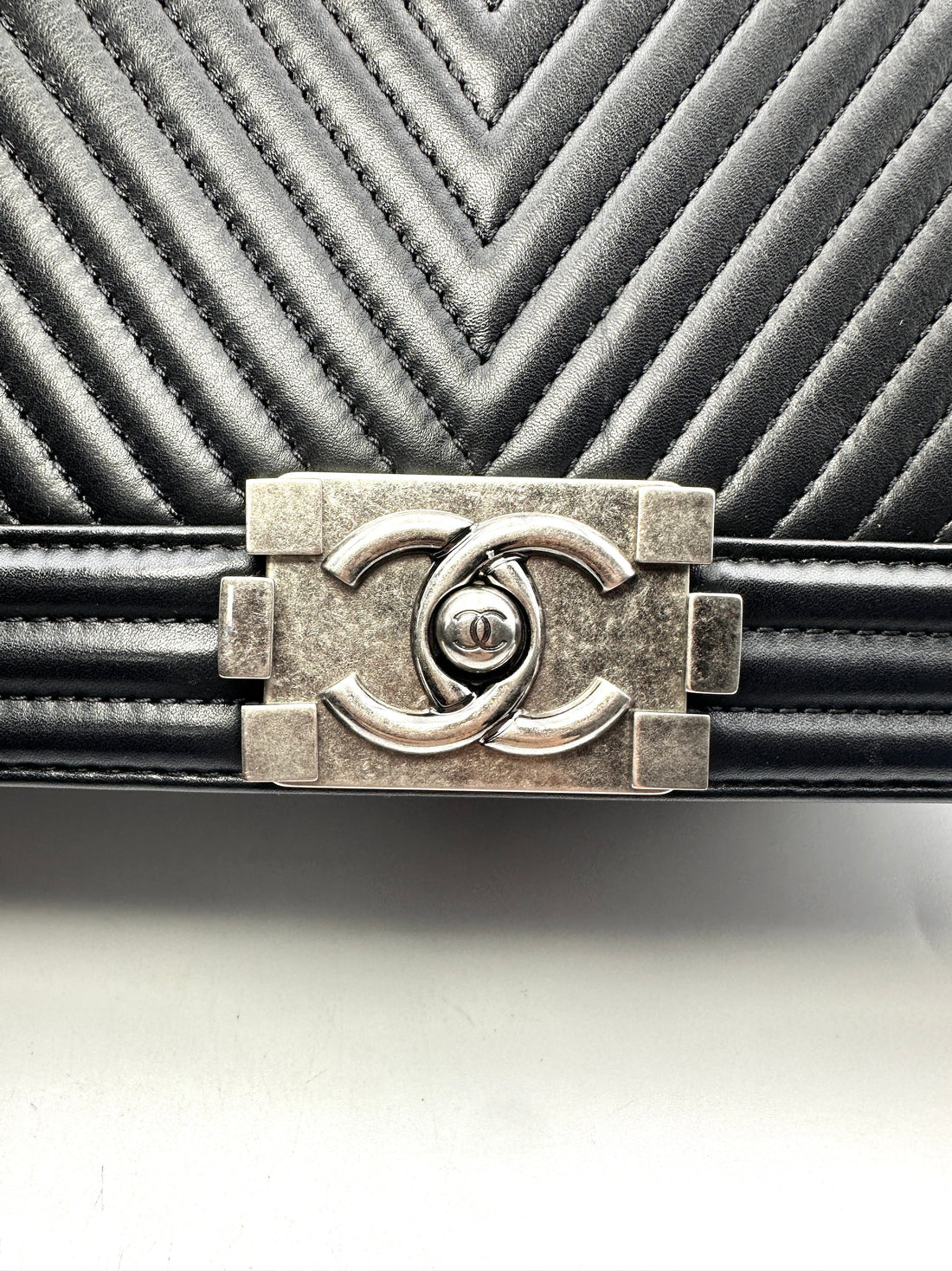 Chanel Black Chevron Leather  Chain Shoulder Bag(19***20) CC1131