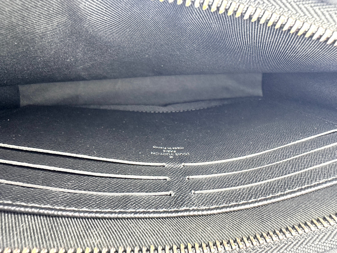 Louis Vuitton  Pochette Voyage MM Monogram Eclipse Bag LV1682