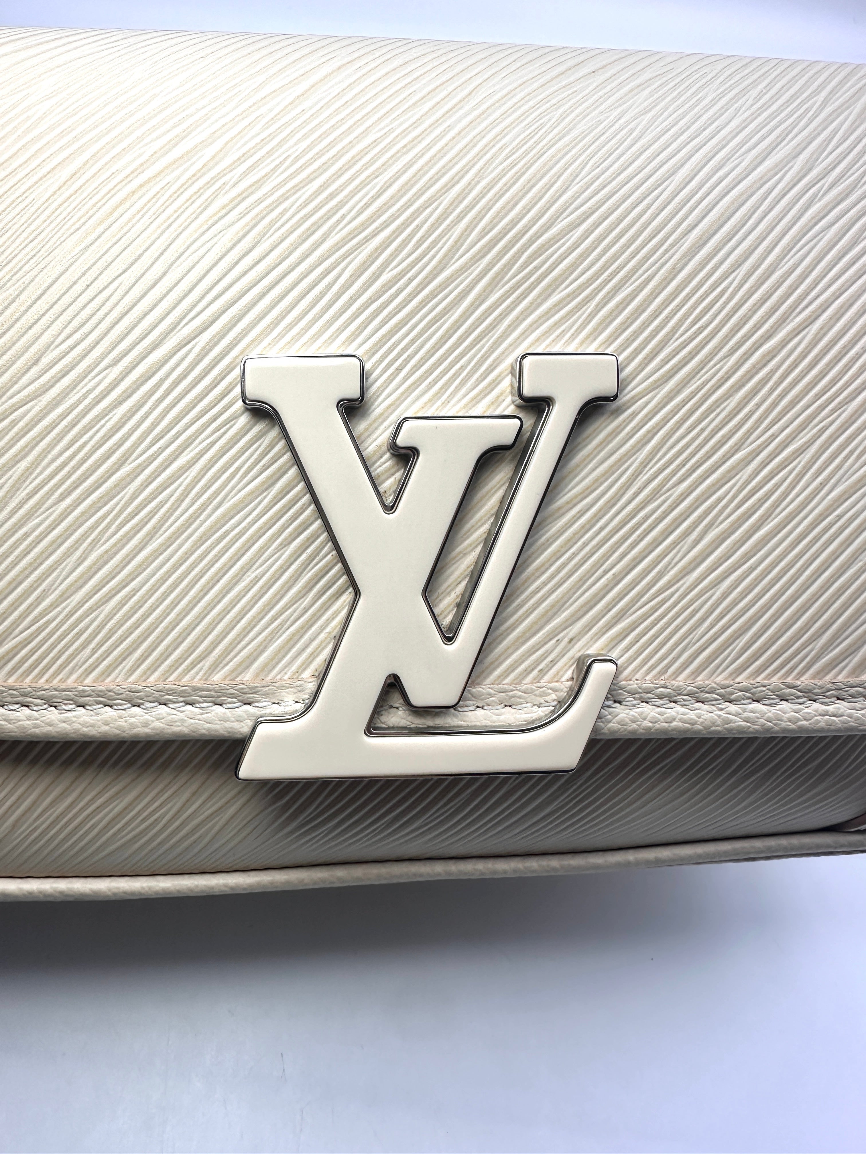 Louis Vuitton White Epi Leather Buci Crossbody Shoulder Bag LV1684