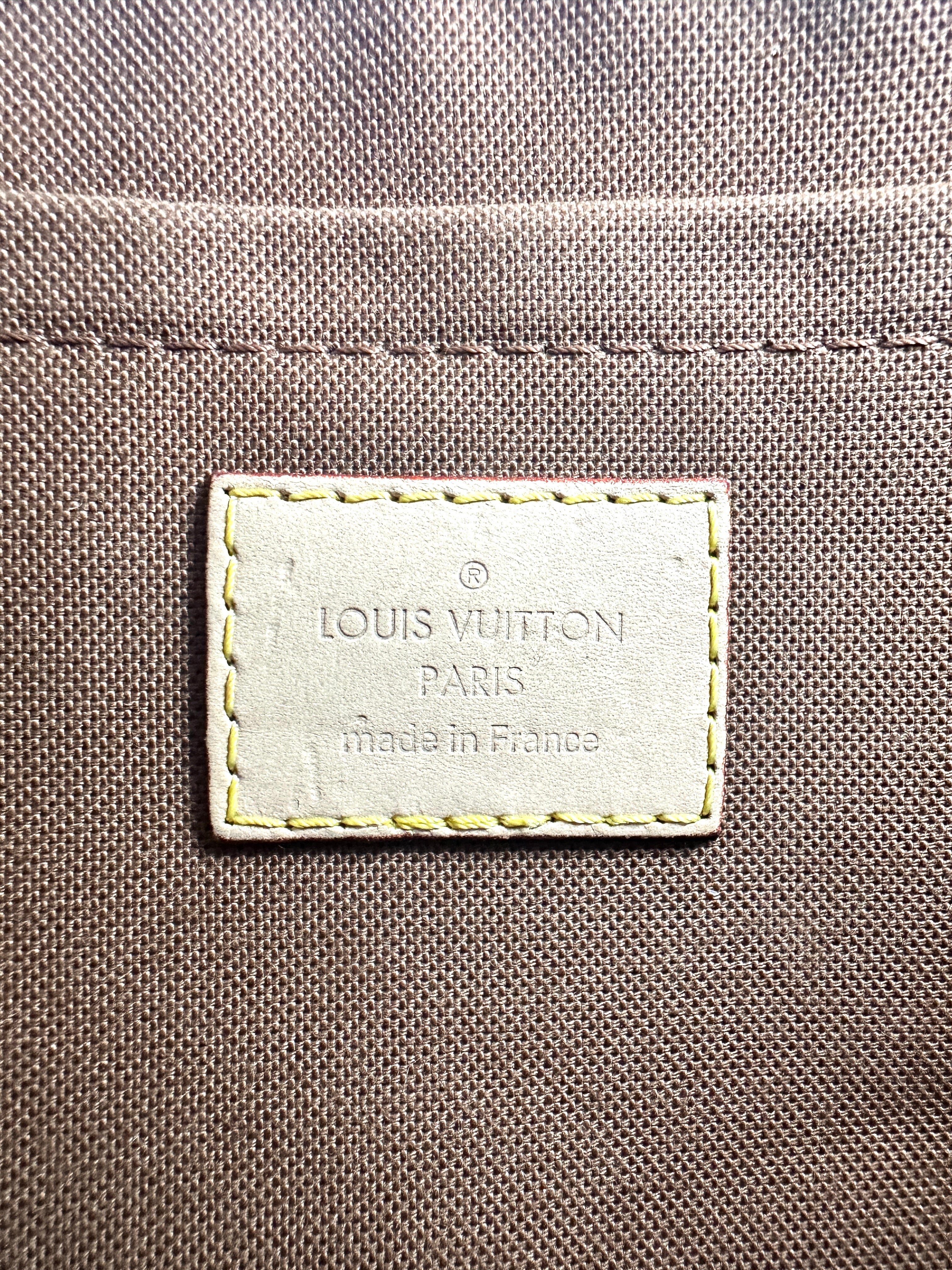 Louis Vuitton Multi Pochette Accessoires Monogram Crossbody Bag LV1697