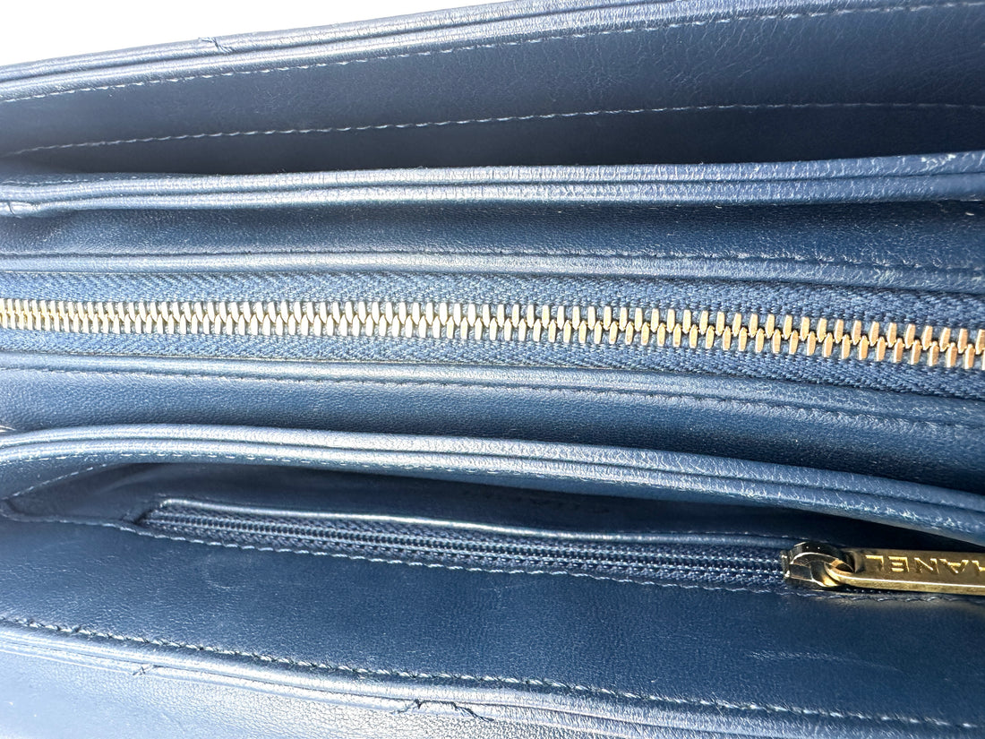 Chanel Navy Blue Classic Chevron Calfskin Leather Flap Crossbody Bag With Gold Hardware(25***88) CC1199