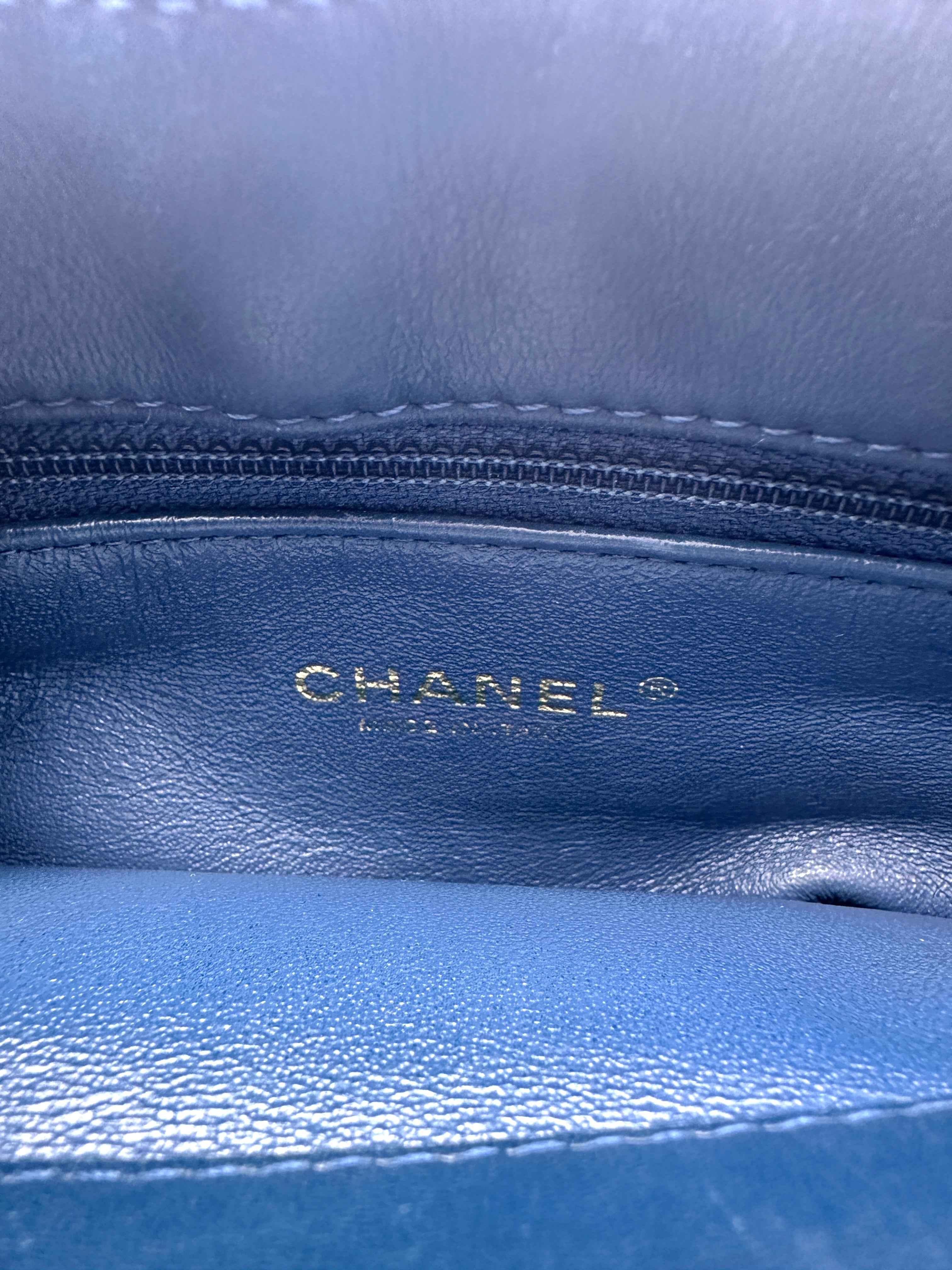 Chanel Navy Blue Classic Chevron Calfskin Leather Flap Crossbody Bag With Gold Hardware(25***88) CC1199
