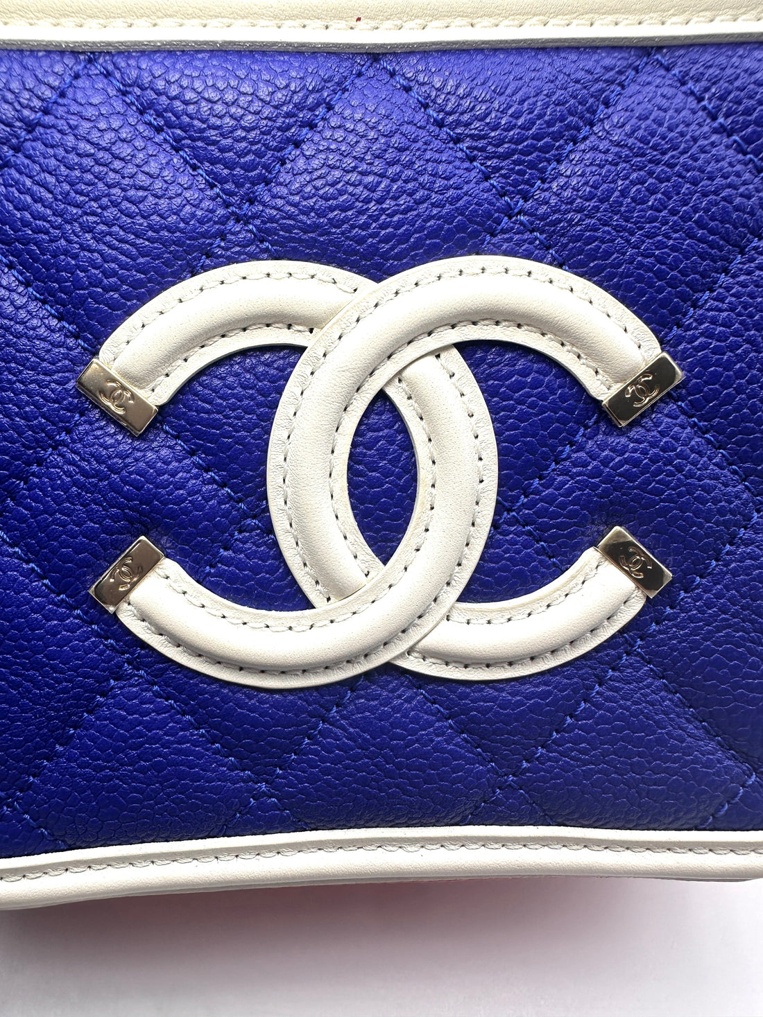 Chanel CC Filigree Blue Red White Quilted Calfskin Leather Vanity Case Handle Bag(27***94) CC1208