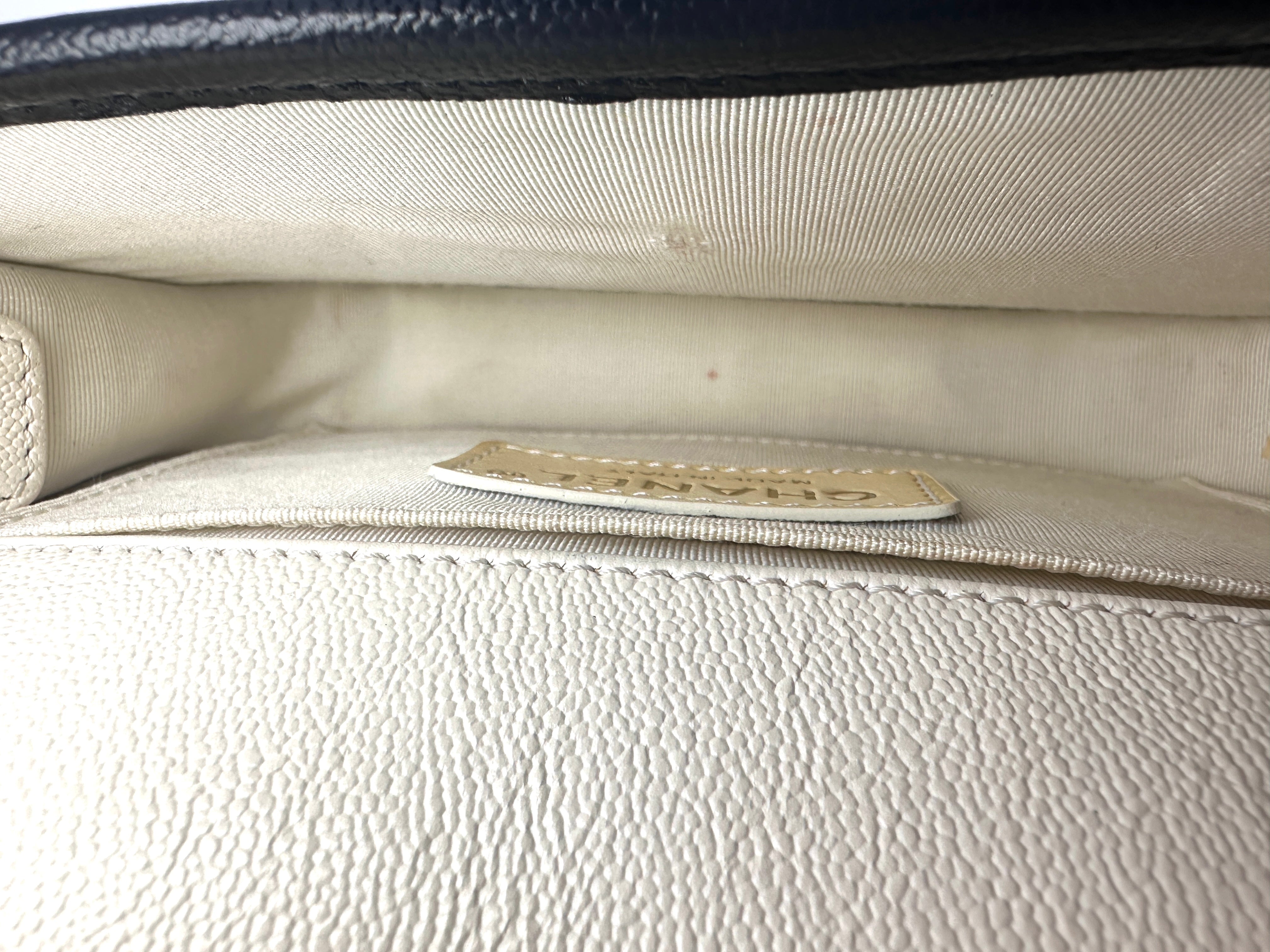 Chanel White Mini CC Quilted Leather Round Flap Messenger Bag(31***36) CC1207
