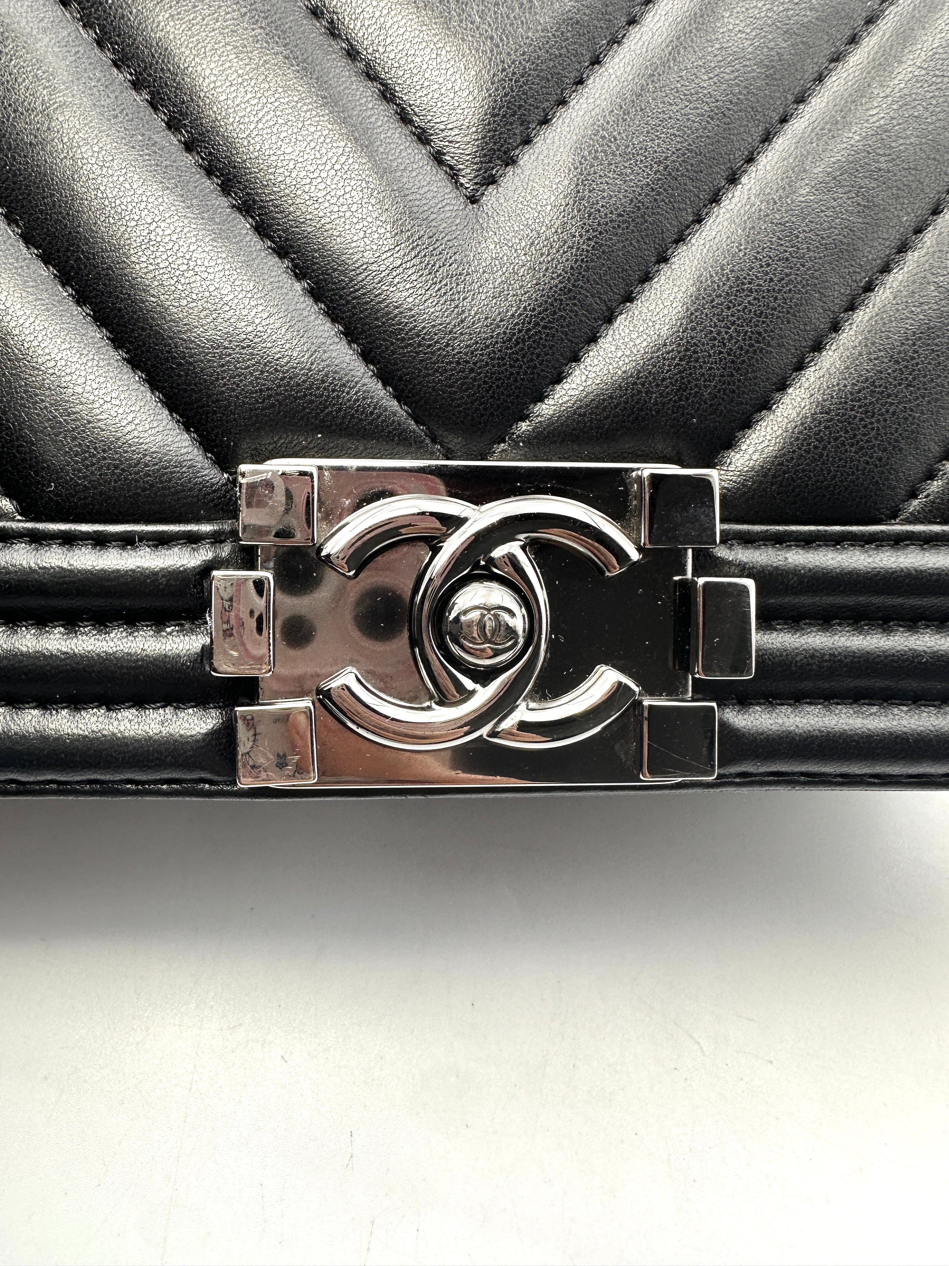 Chanel LeBoy Black Chevron Quilted Lambskin Leather Medium Size Crossbody Bag(24***66) CC1210