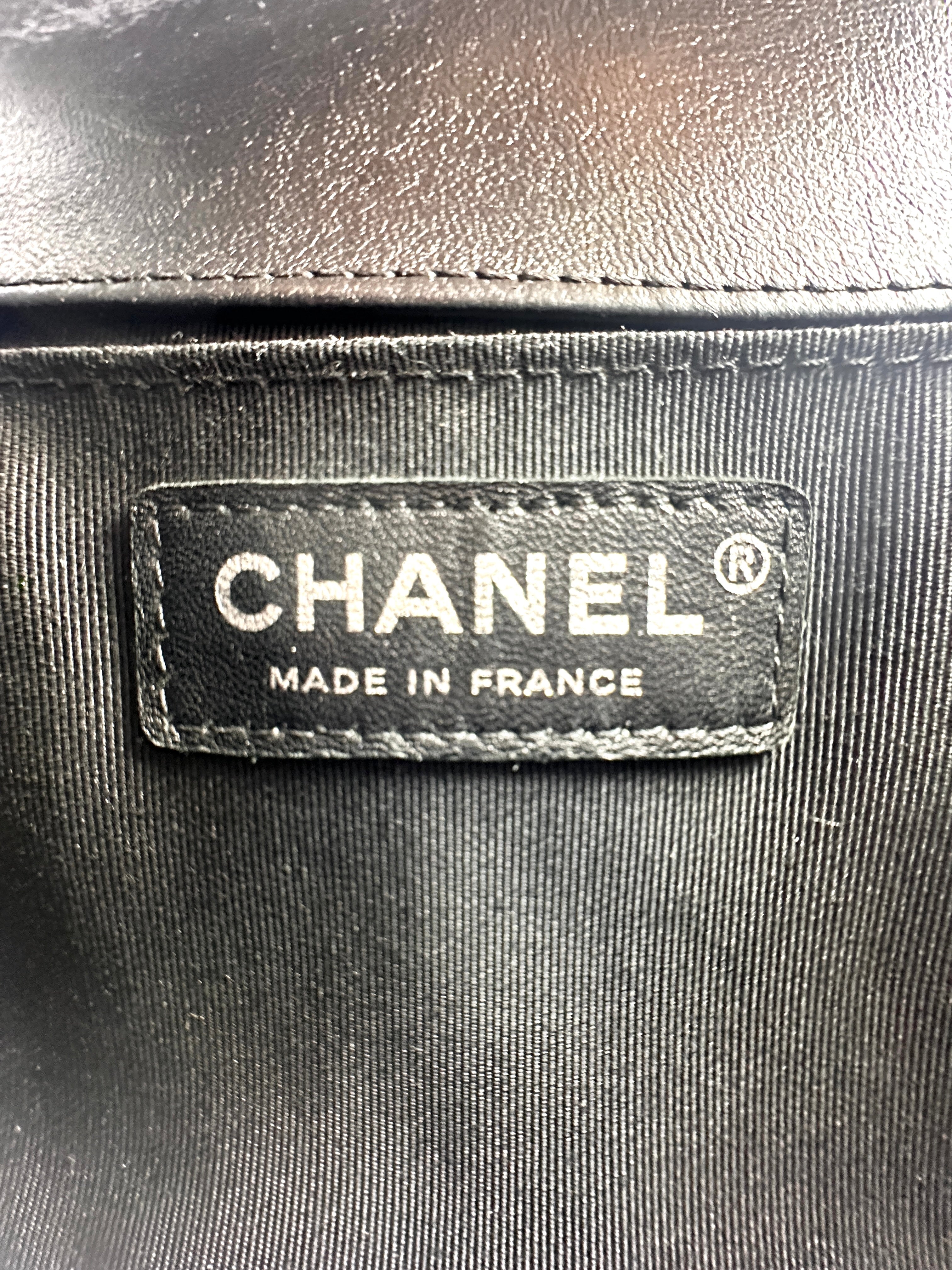 Chanel LeBoy Black Chevron Quilted Lambskin Leather Medium Size Crossbody Bag(24***66) CC1210