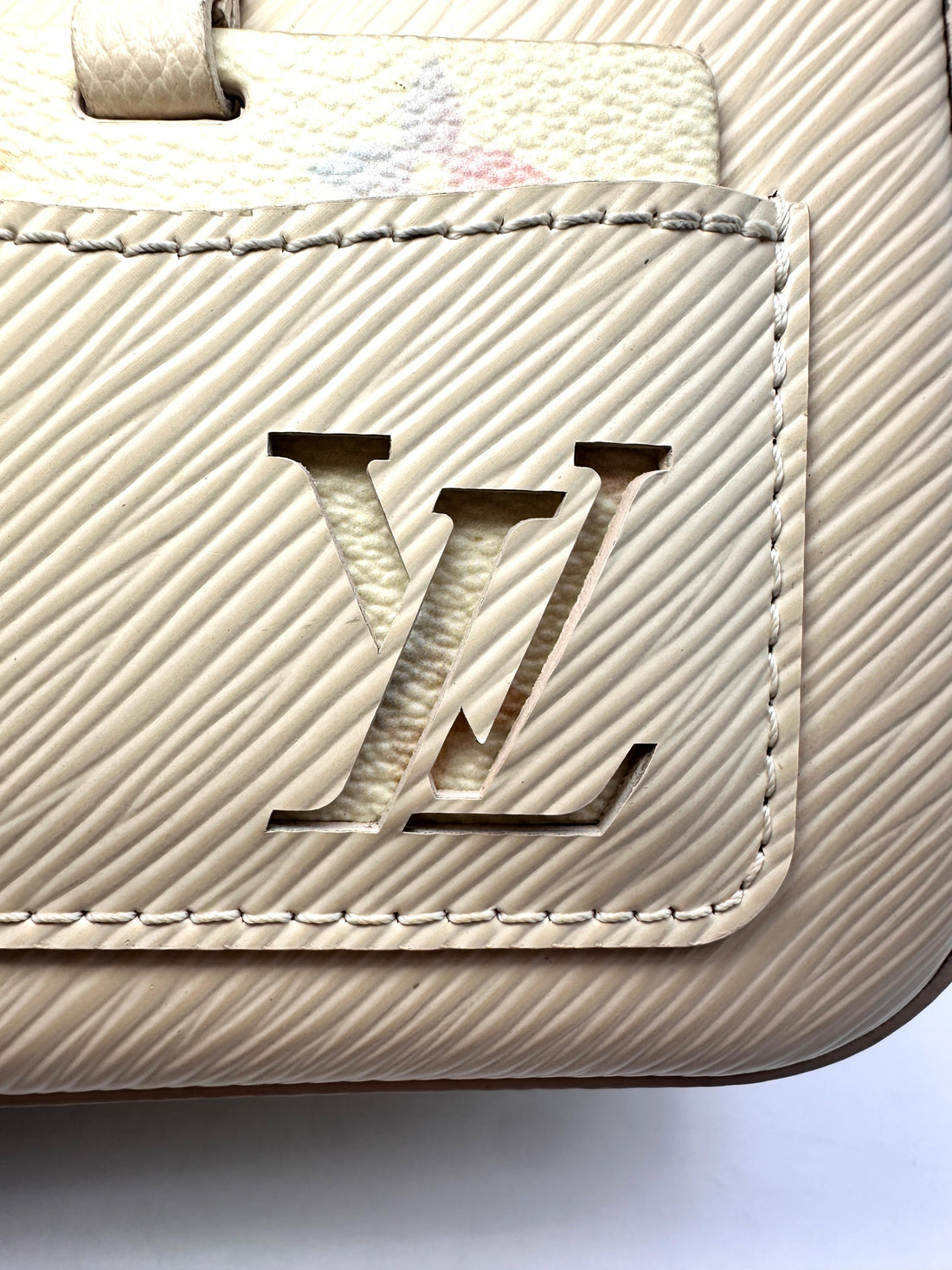 Louis Vuitton White Marelle Epi Leather Shoulder Bag With Heart-shaped Pochette LV1747