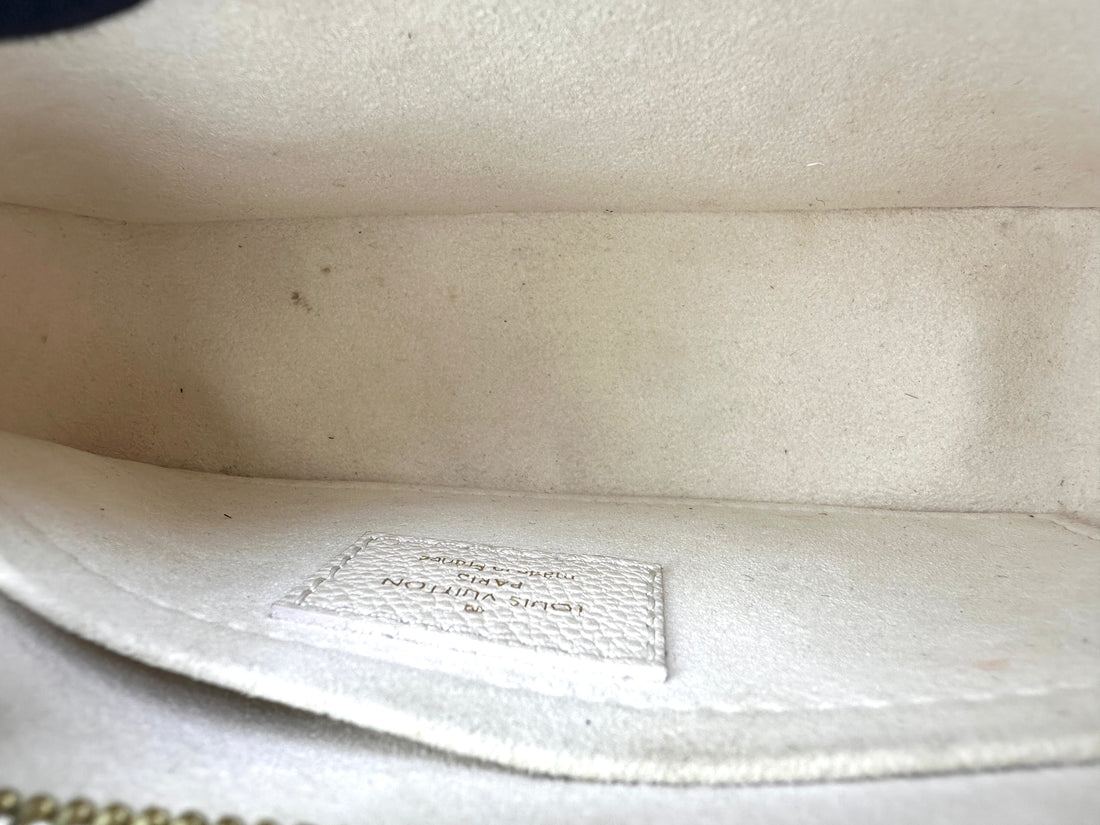Louis Vuitton White Marelle Epi Leather Shoulder Bag With Heart-shaped Pochette LV1747