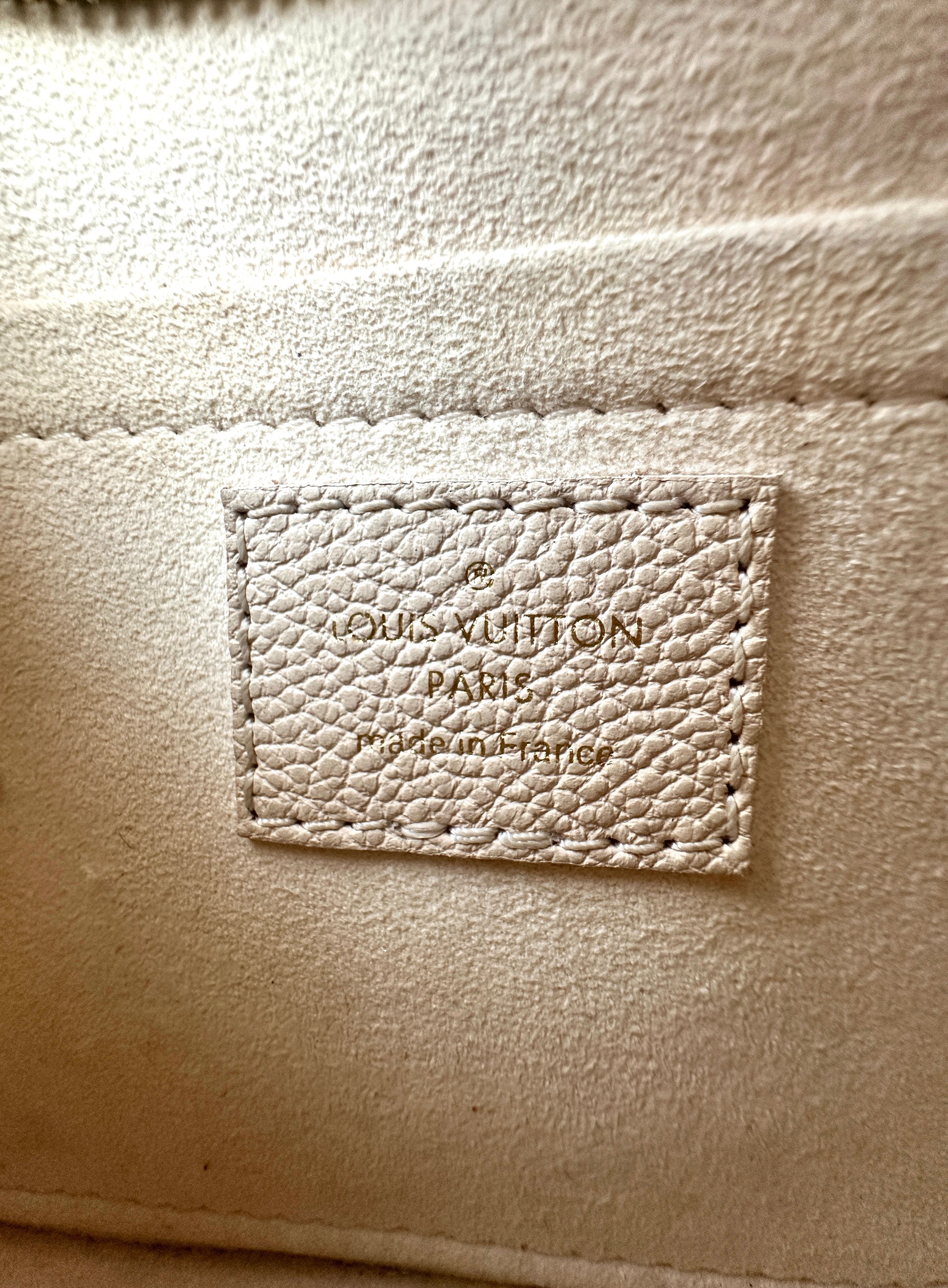 Louis Vuitton White Marelle Epi Leather Shoulder Bag With Heart-shaped Pochette LV1747