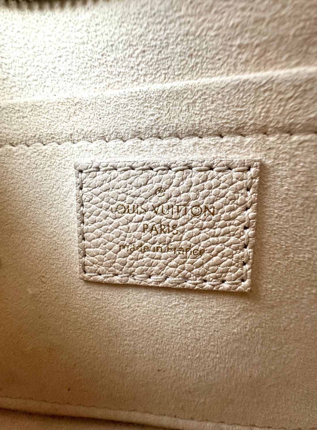Louis Vuitton White Marelle Epi Leather Shoulder Bag With Heart-shaped Pochette LV1747