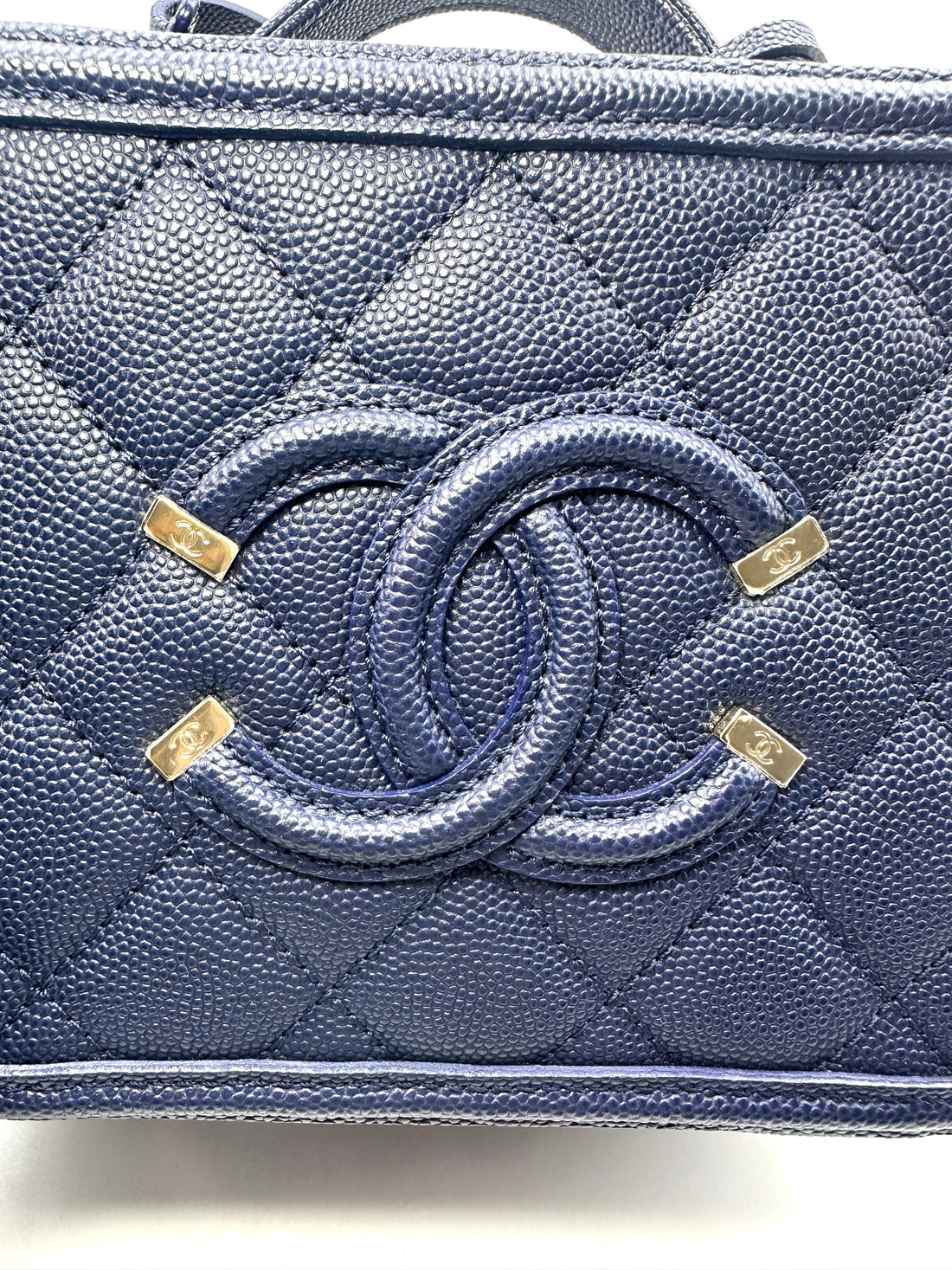 Chanel CC Filigree Navy Blue Caviar Quilted Leather Small Size Vanity Case(29***82) CC1221