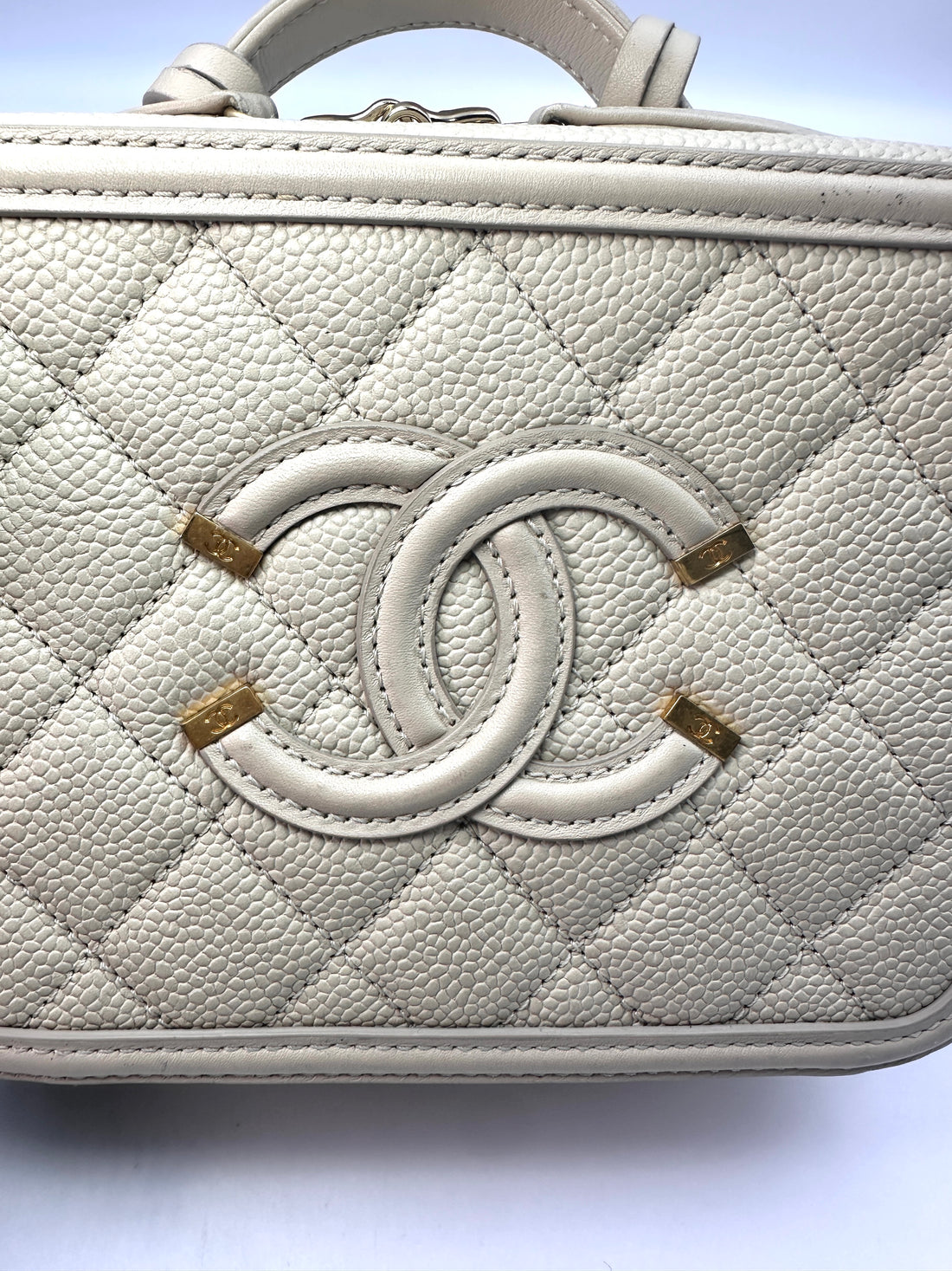 Chanel CC Filigree White Quilted Caviar Leather Vanity Case(22***84) CC1229
