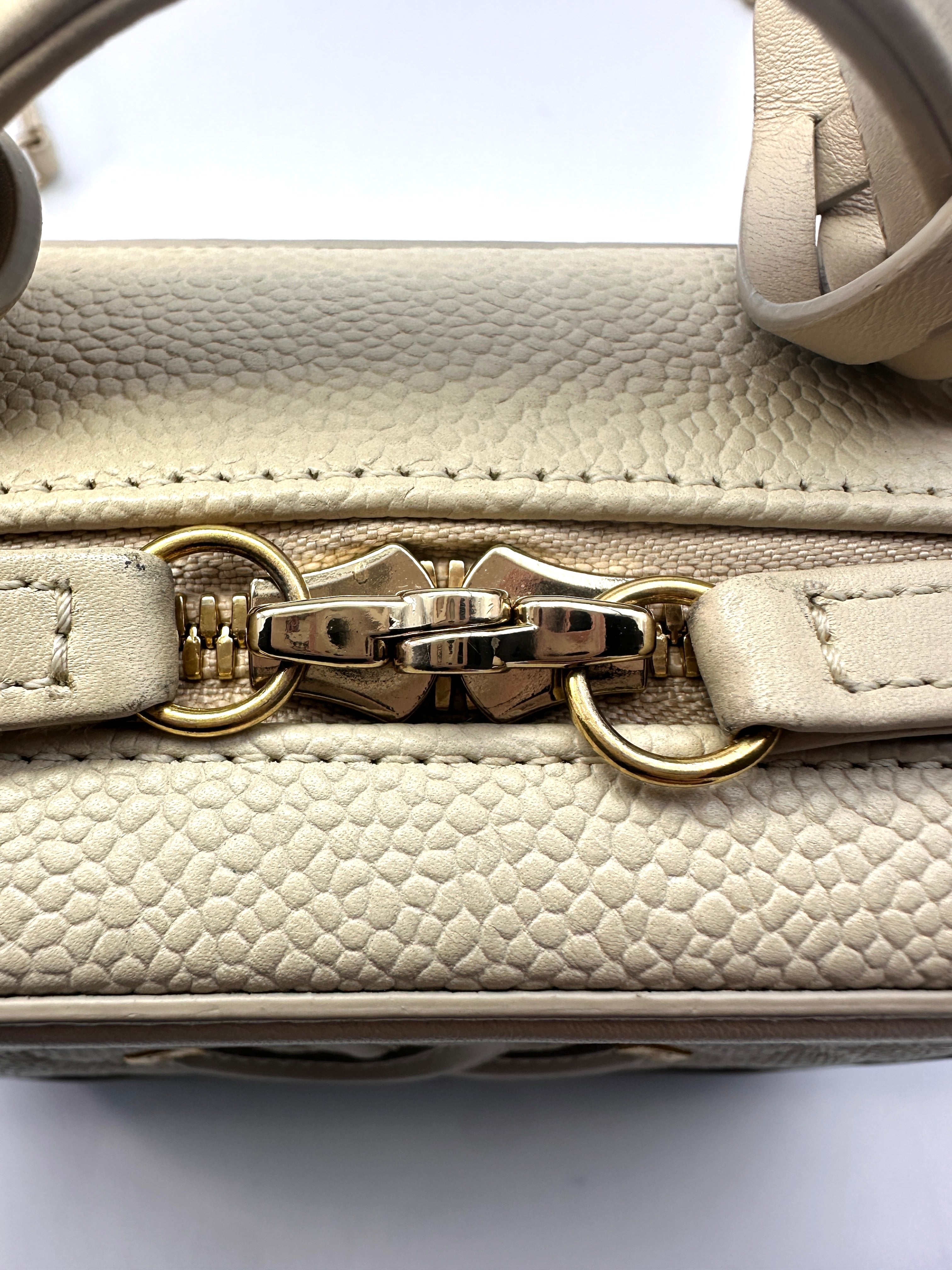 Chanel CC Filigree White Quilted Caviar Leather Vanity Case(22***84) CC1229