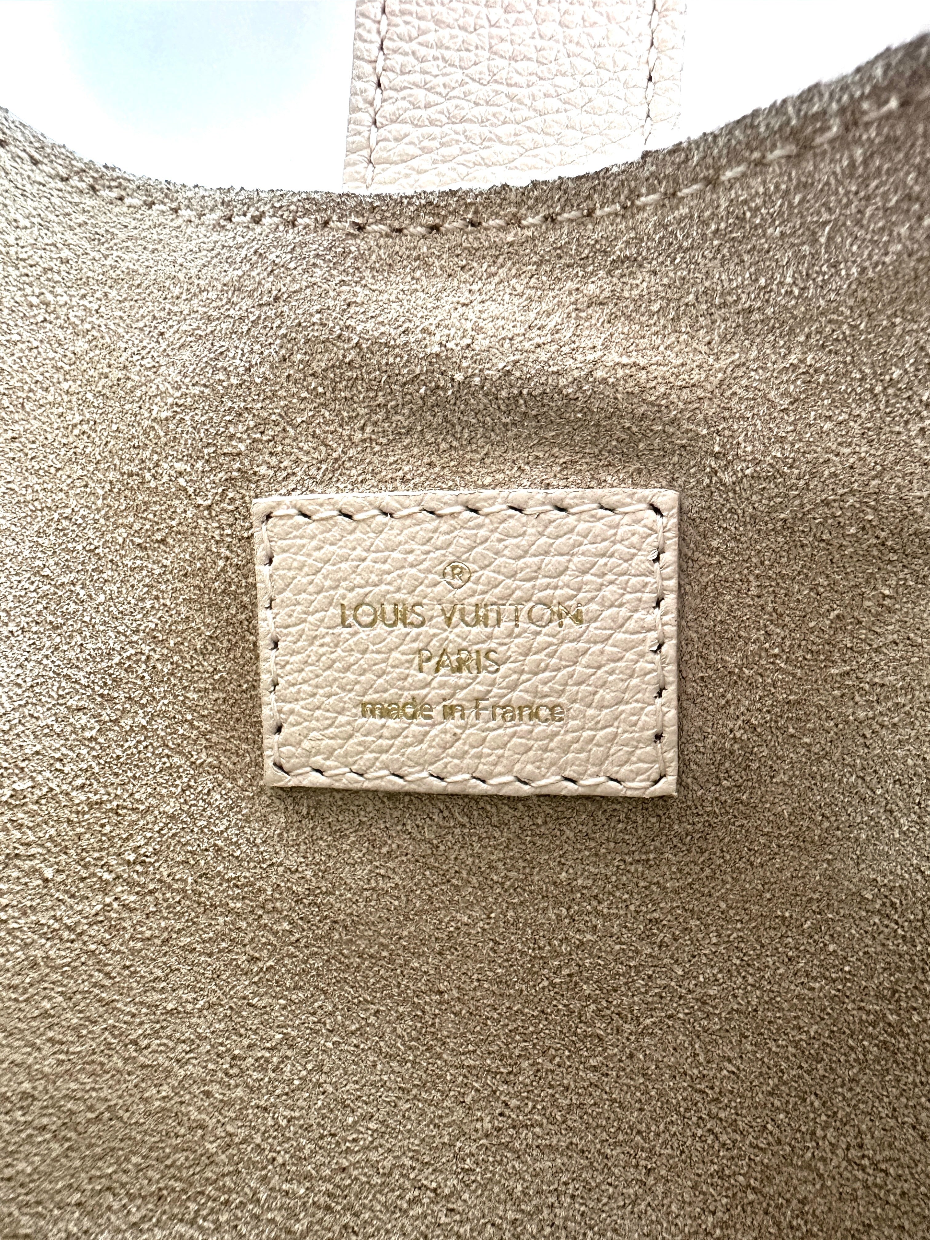 Louis Vuitton White Low Key Leather Shoulder Bag LV1766