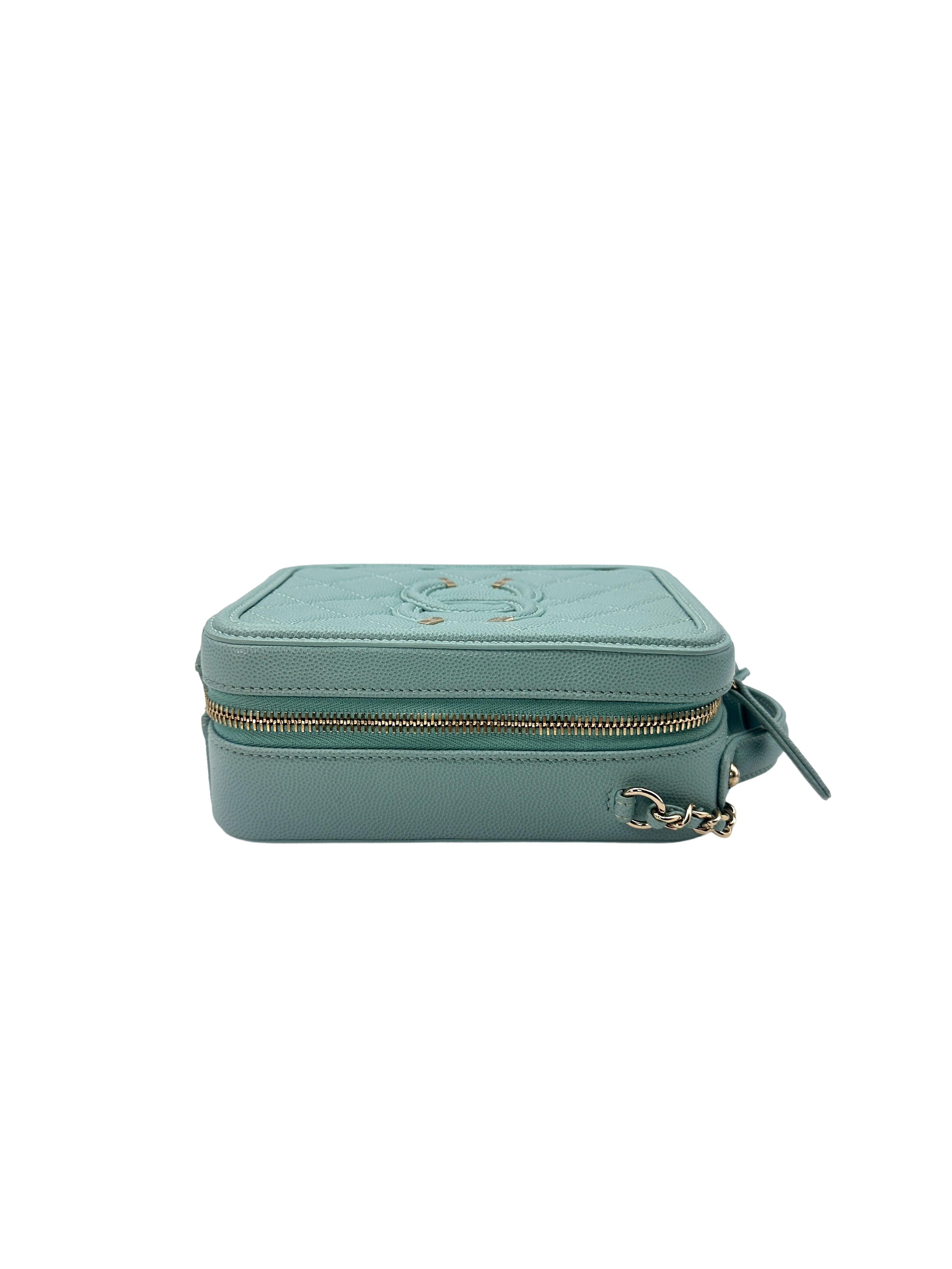 Chanel CC Filigree Mint Green Caviar Leather Vertical Vanity Case(29***12) CC1235